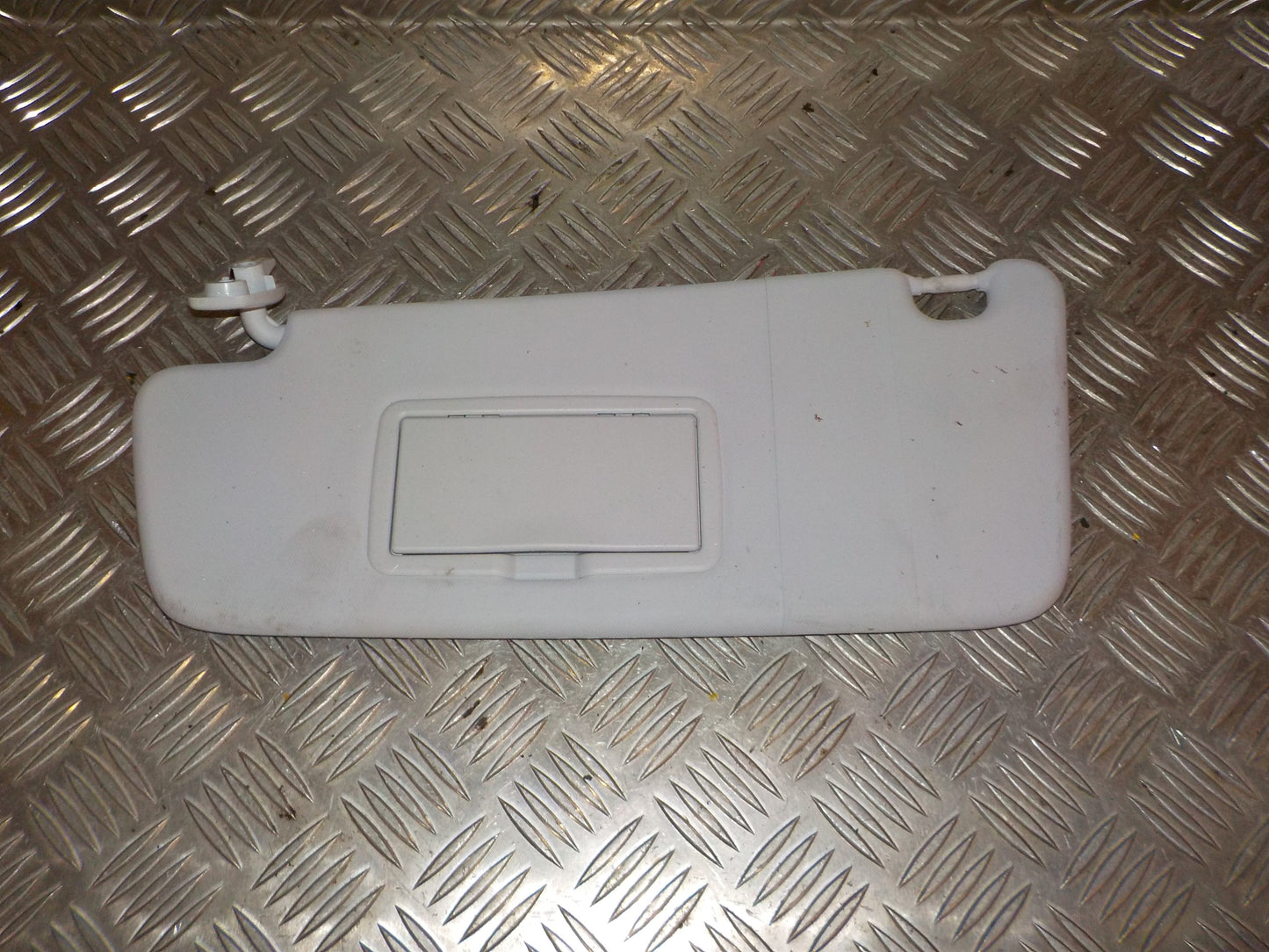 Opel Corsa E Solskærm Med OEM Nr. 13424475 Fra Opel Ophugger