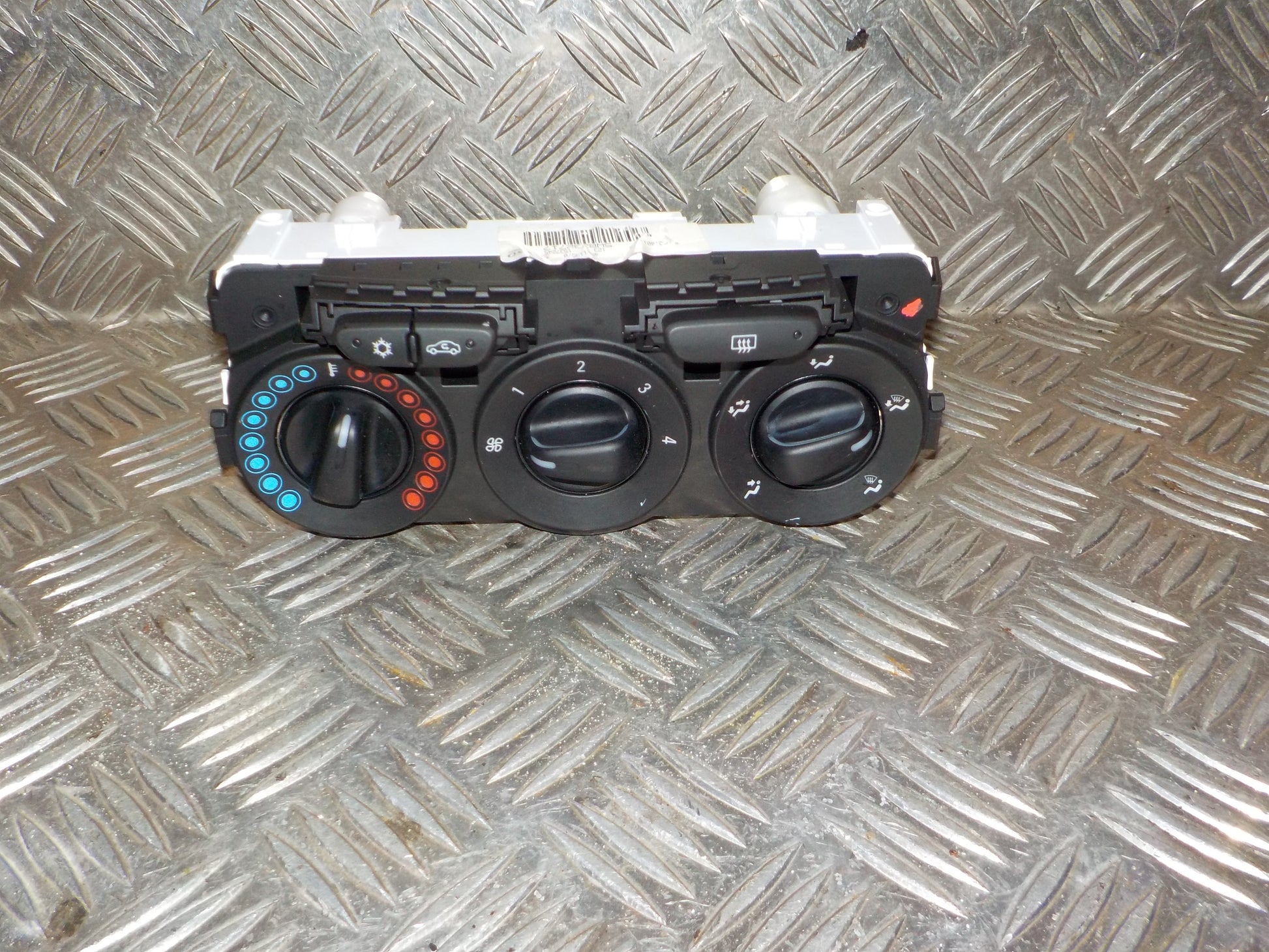 Opel Corsa E Varmeregulering Med OEM Nr. 46611570 Fra Opel Ophugger