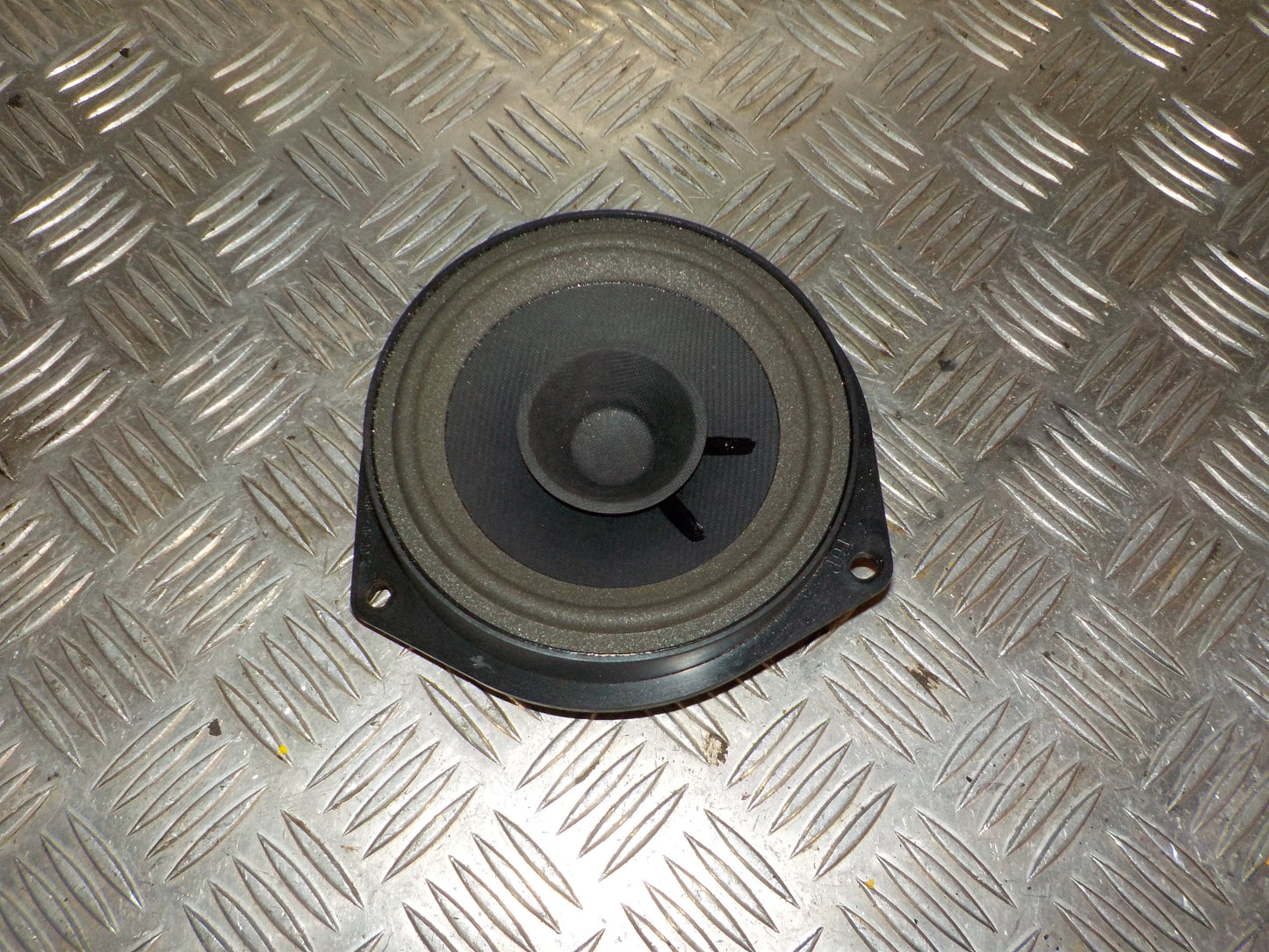 Opel Corsa E Højttaler Med OEM Nr. 90379280 Fra Opel Ophugger