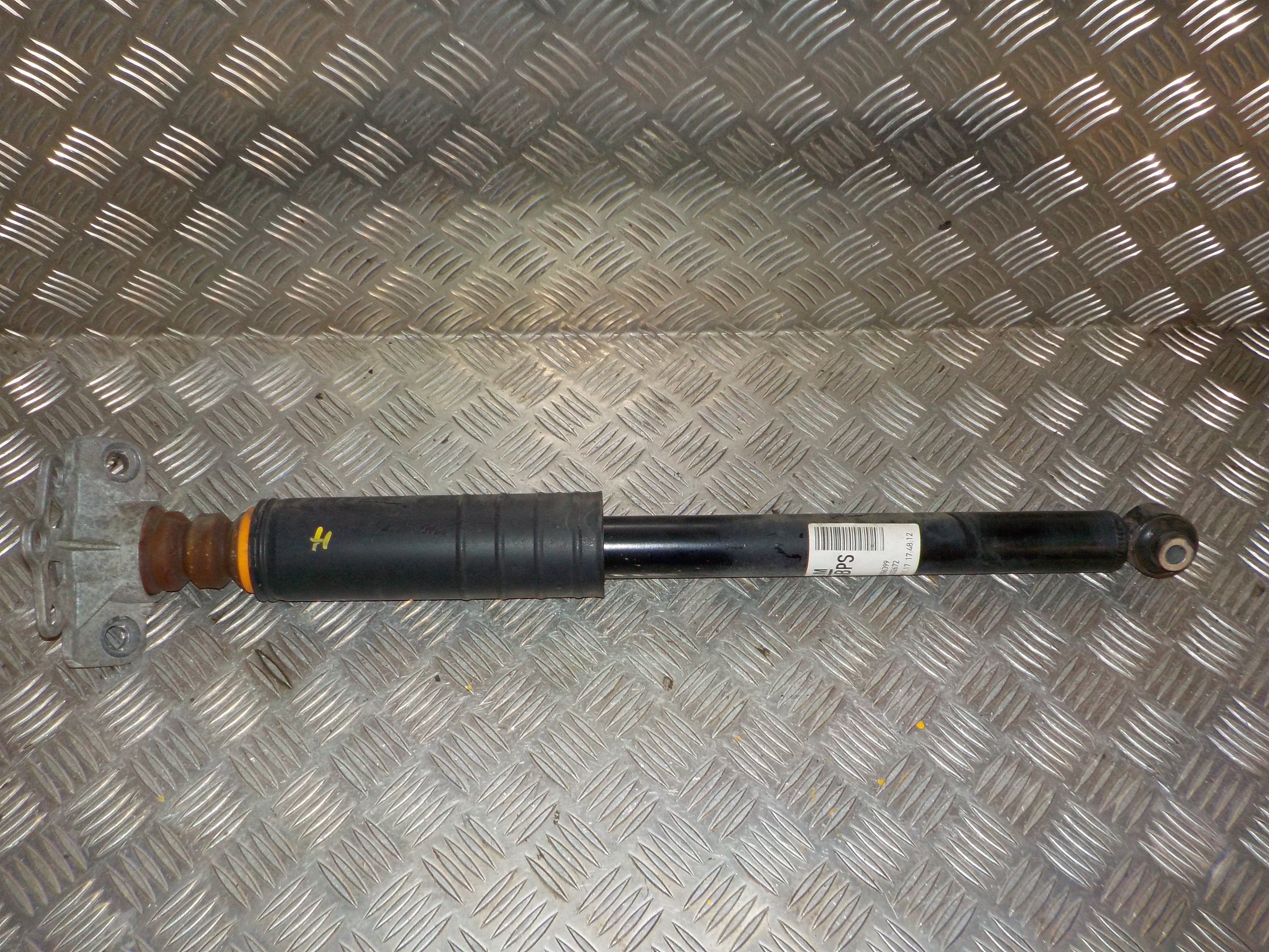 Opel Corsa E Støddæmper Bag Med OEM Nr. 13432671 Fra Opel Ophugger