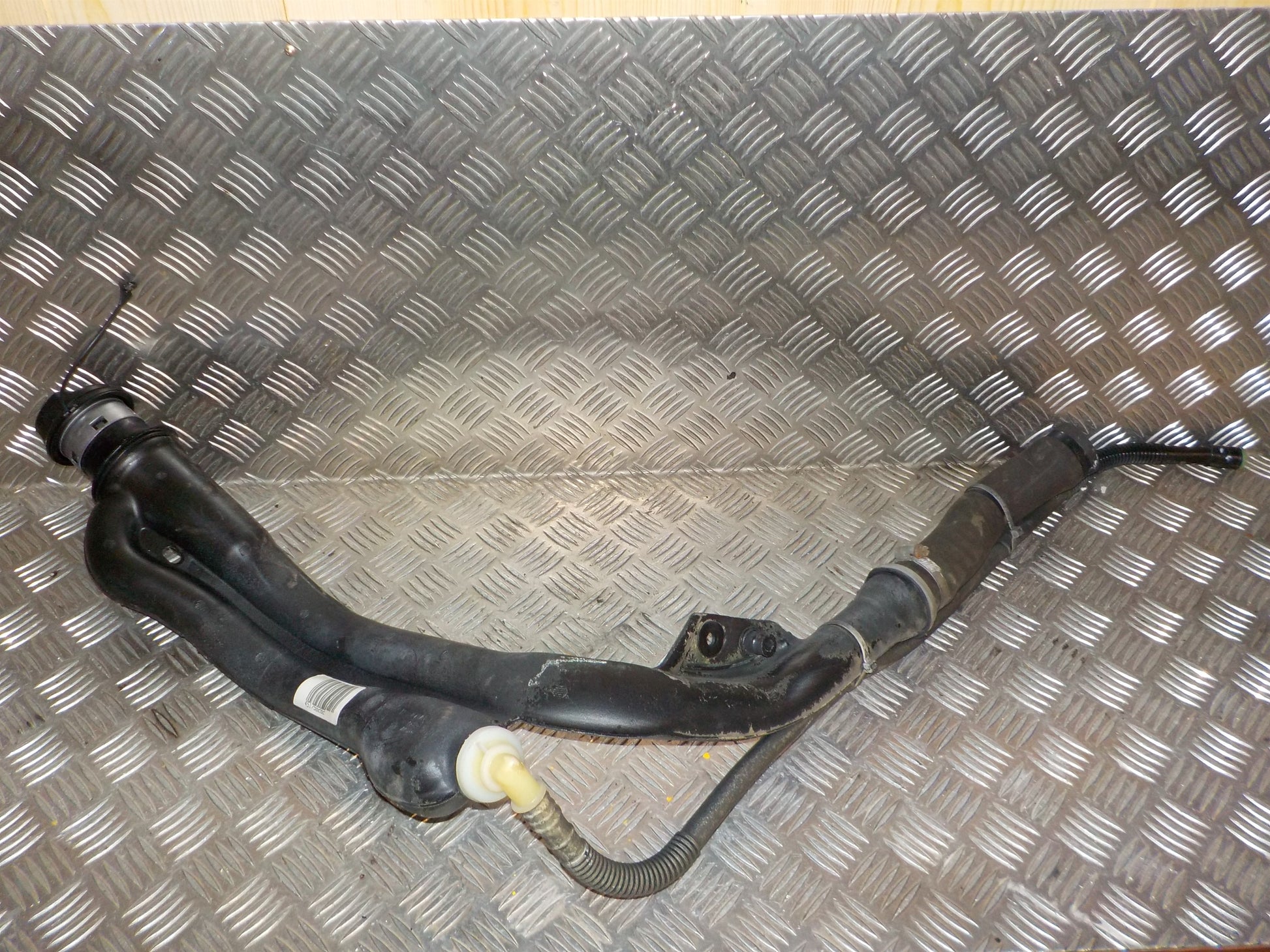 Opel Corsa E Tankrør Med OEM Nr. 13214077 Fra Opel Ophugger