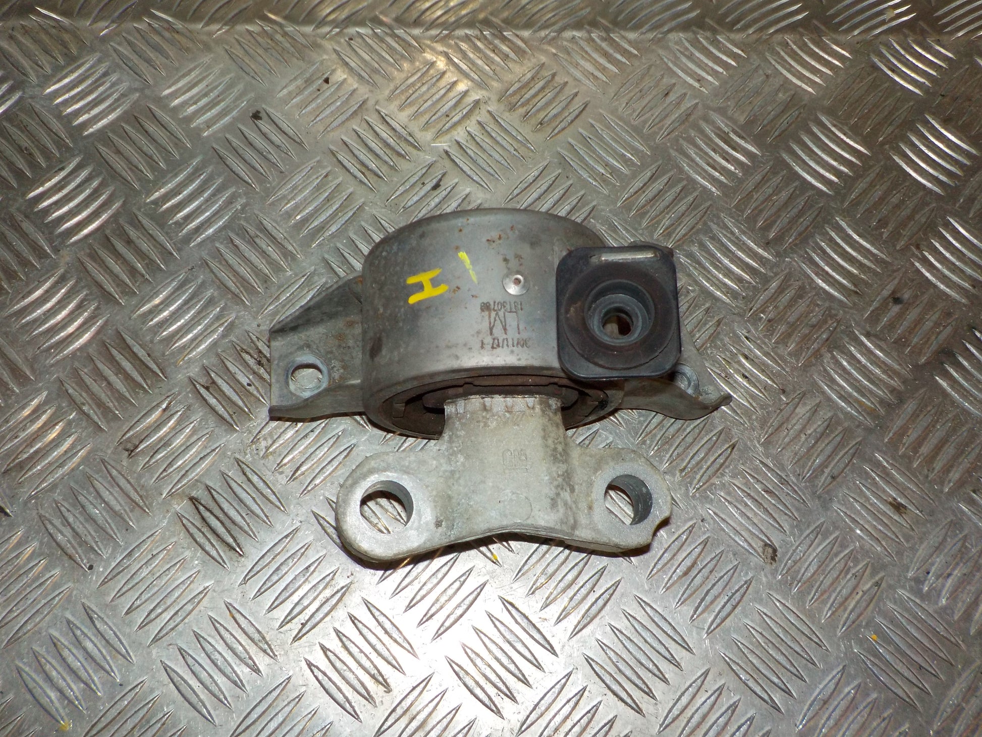 Opel Corsa E Motorophæng H Med OEM Nr. 13130788 Fra Opel Ophugger