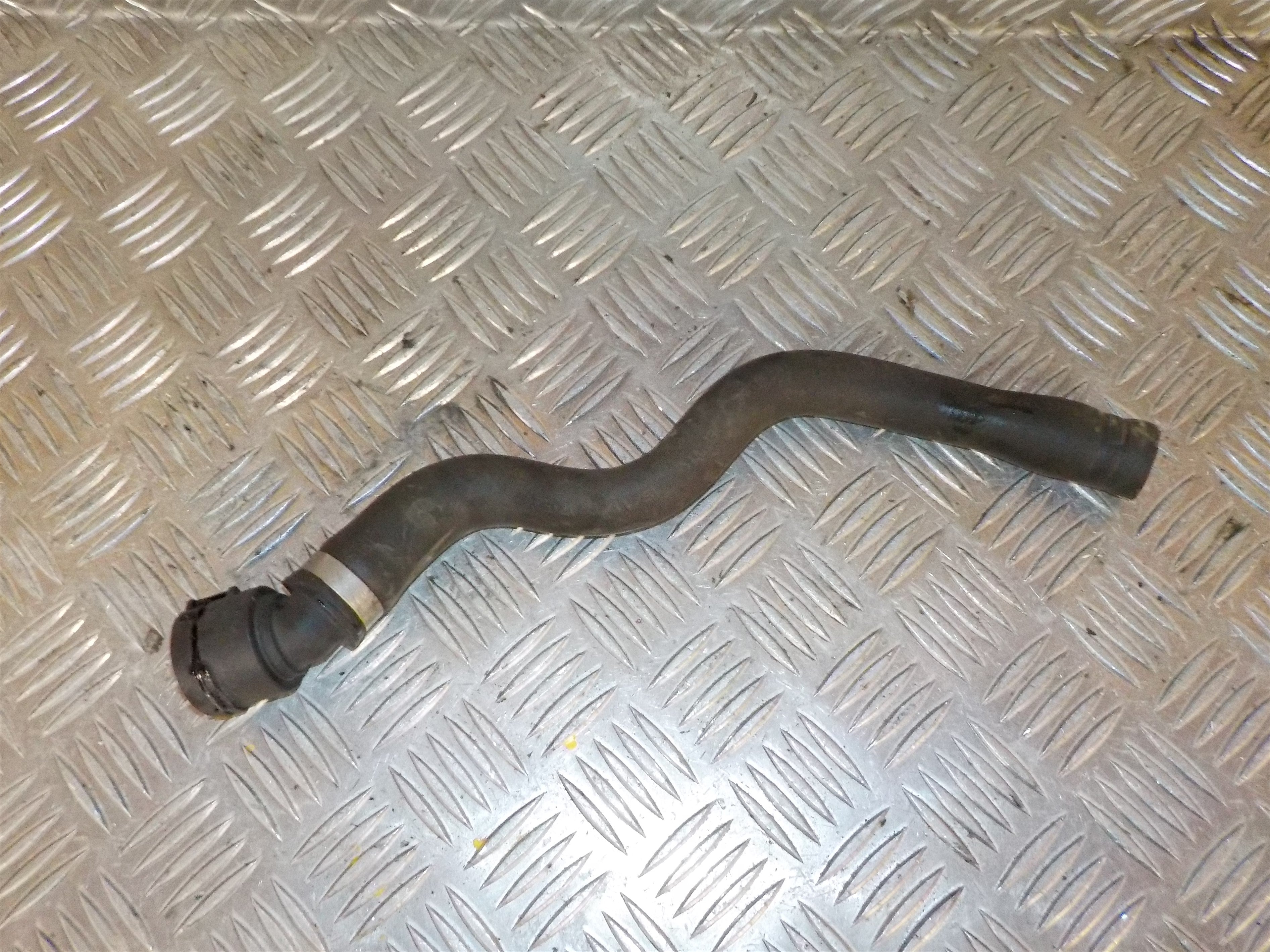 Opel Corsa E Indsugningsslange Med OEM Nr. 39045439 Fra Opel Ophugger