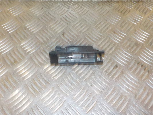 Opel Corsa E Nummerpladelygte Med OEM Nr. 	13251936 Fra Opel Ophugger