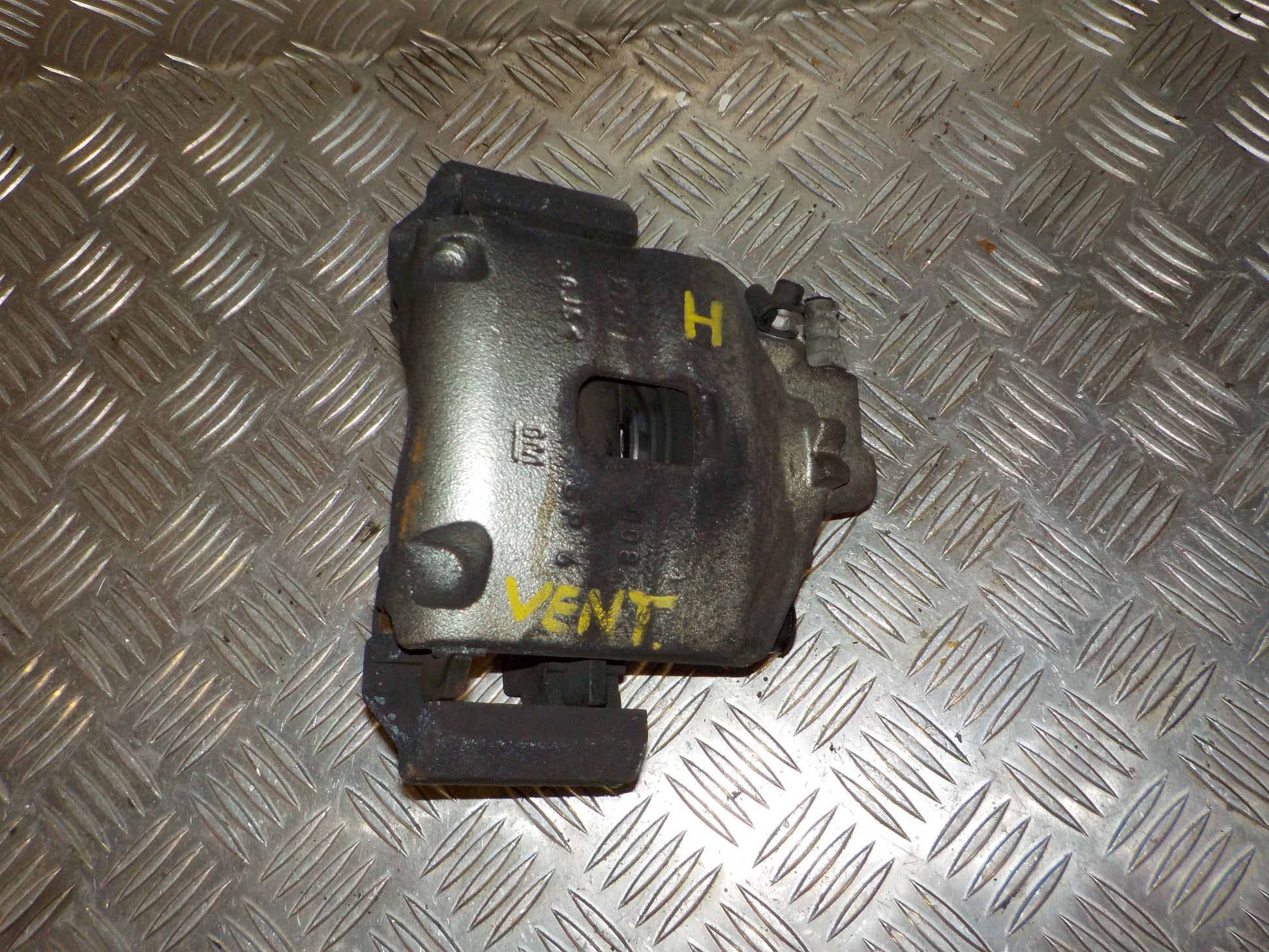 Opel Corsa E Bremsekaliber HF Med OEM Nr. 95517021 Fra Opel Ophugger