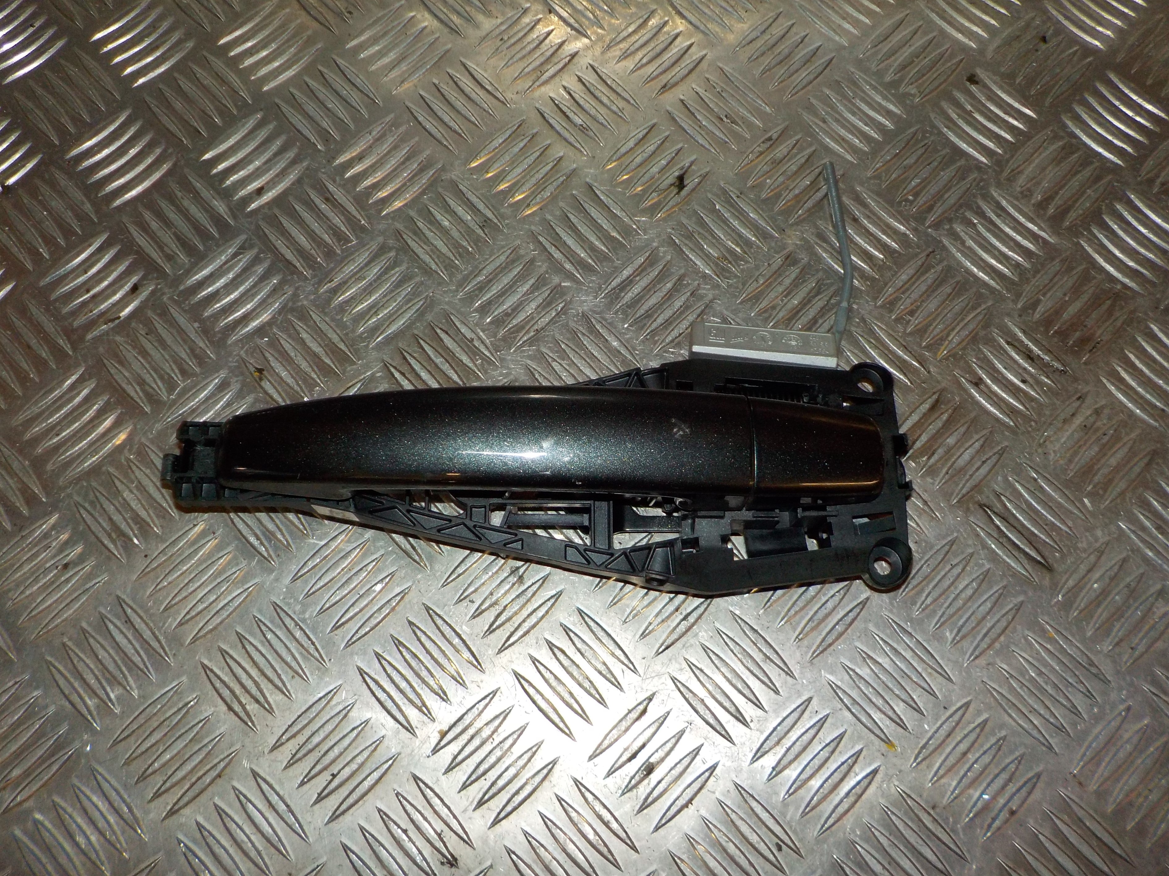 Opel Corsa E Håndtag Udvendig Med OEM Nr. 13490157 Fra Opel Ophugger