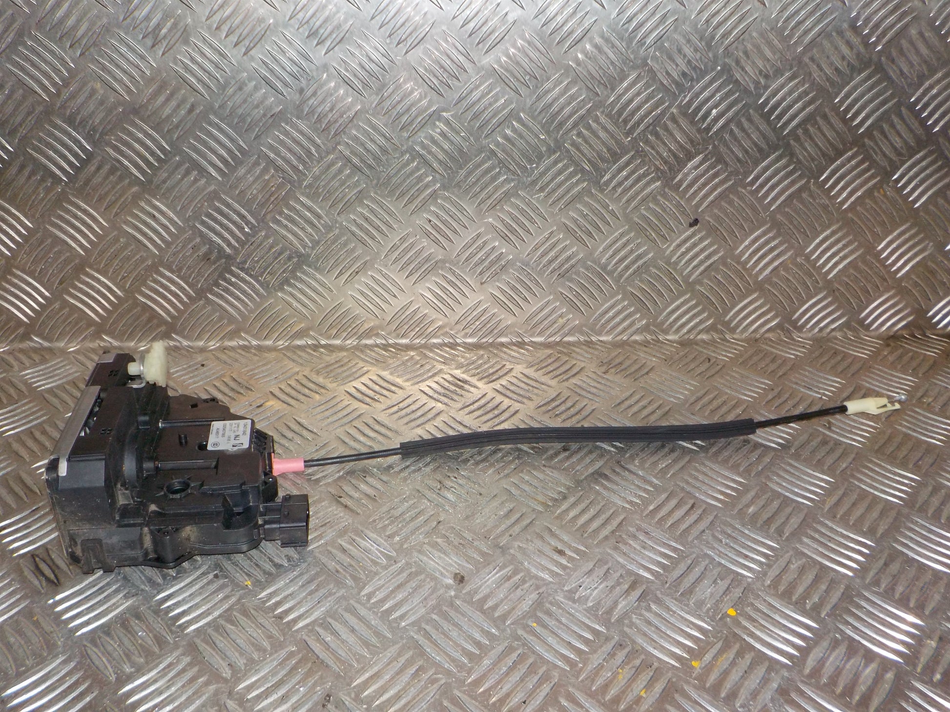 Opel Corsa E Dørlås Med OEM Nr. 13431842 Fra Opel Ophugger