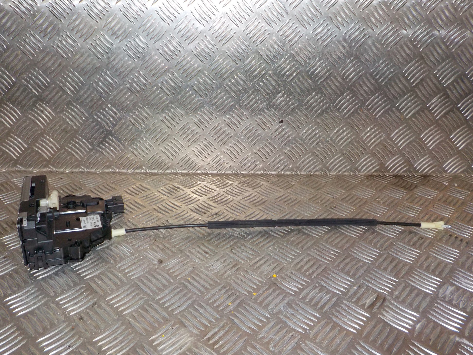 Opel Corsa E Dørlås Med OEM Nr. 13431840 Fra Opel Ophugger