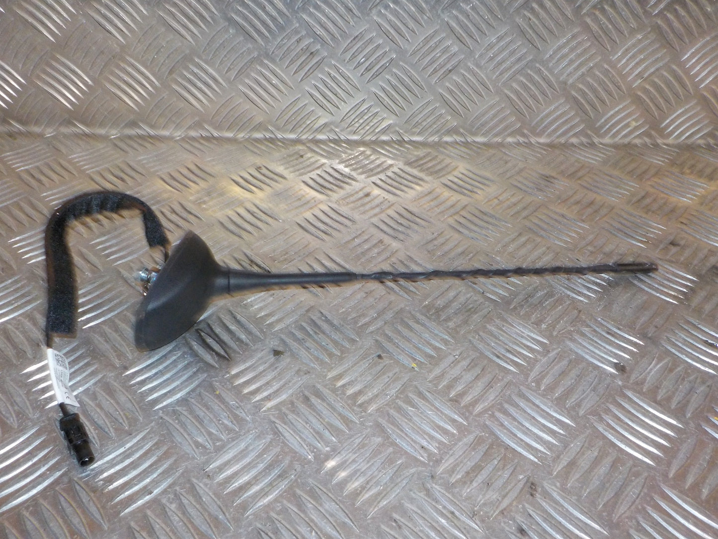 Opel Corsa E Antenne Med OEM Nr. 13484449 Fra Opel Ophugger