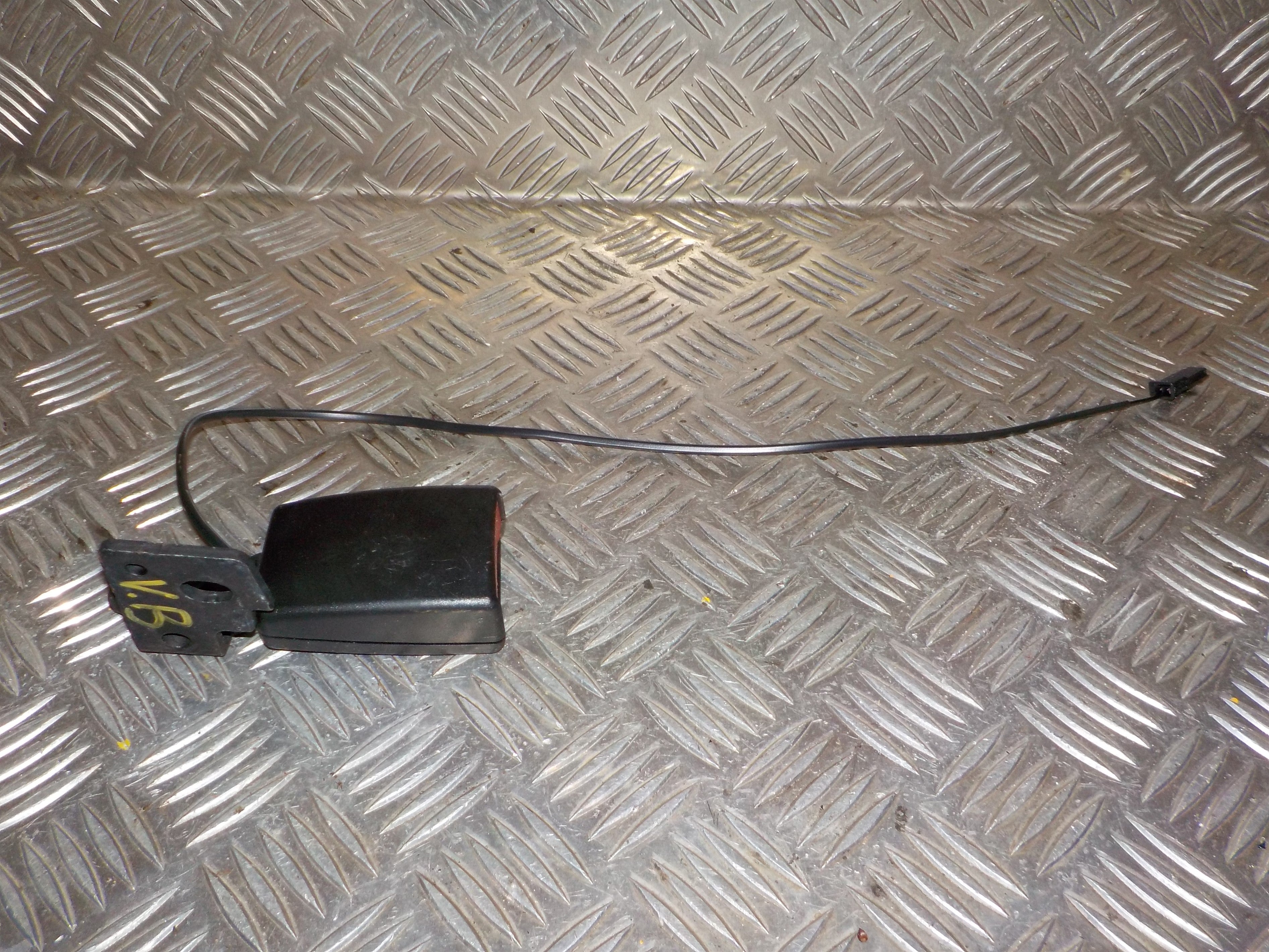Opel Corsa E Seleholder (/-Lås) Med OEM Nr. 5714000 Fra Opel Ophugger