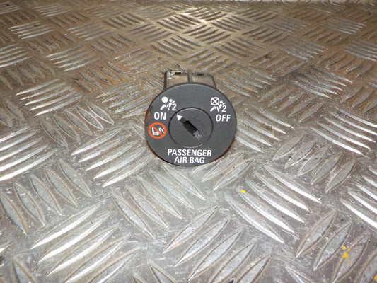 Opel Corsa E Airbag Kontrollampe Med OEM Nr. 13577258 Fra Opel Ophugger