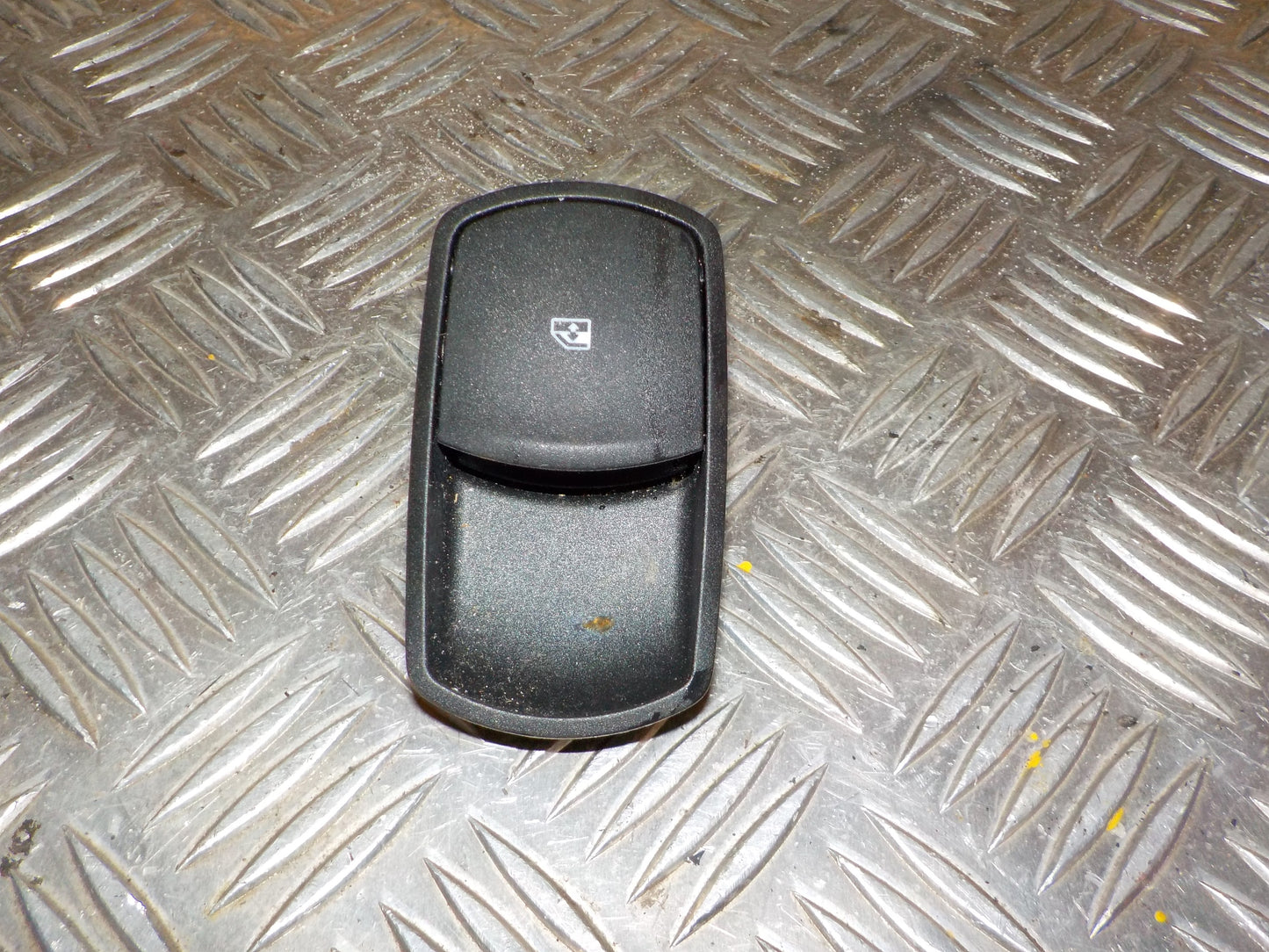 Opel Corsa E Kontakt Rudehejs Med OEM Nr. 13430018 Fra Opel Ophugger