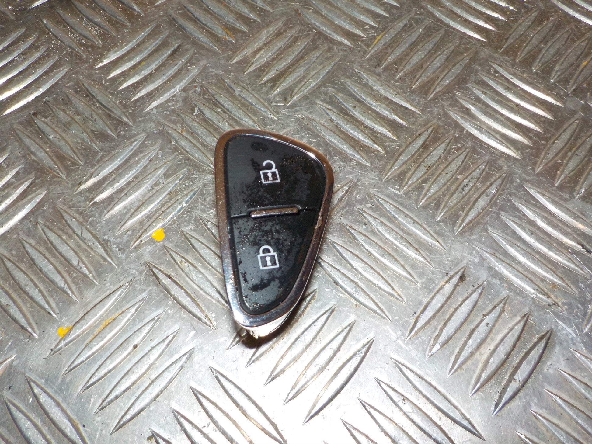 Opel Corsa E Kontakt Diverse Med OEM Nr. 39031633 Fra Opel Ophugger