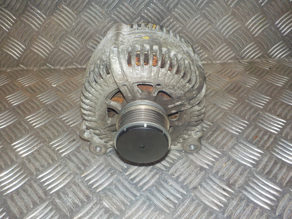 VW Passat 3C Generator Med OEM Nr. 021903026G Fra VW Ophugger