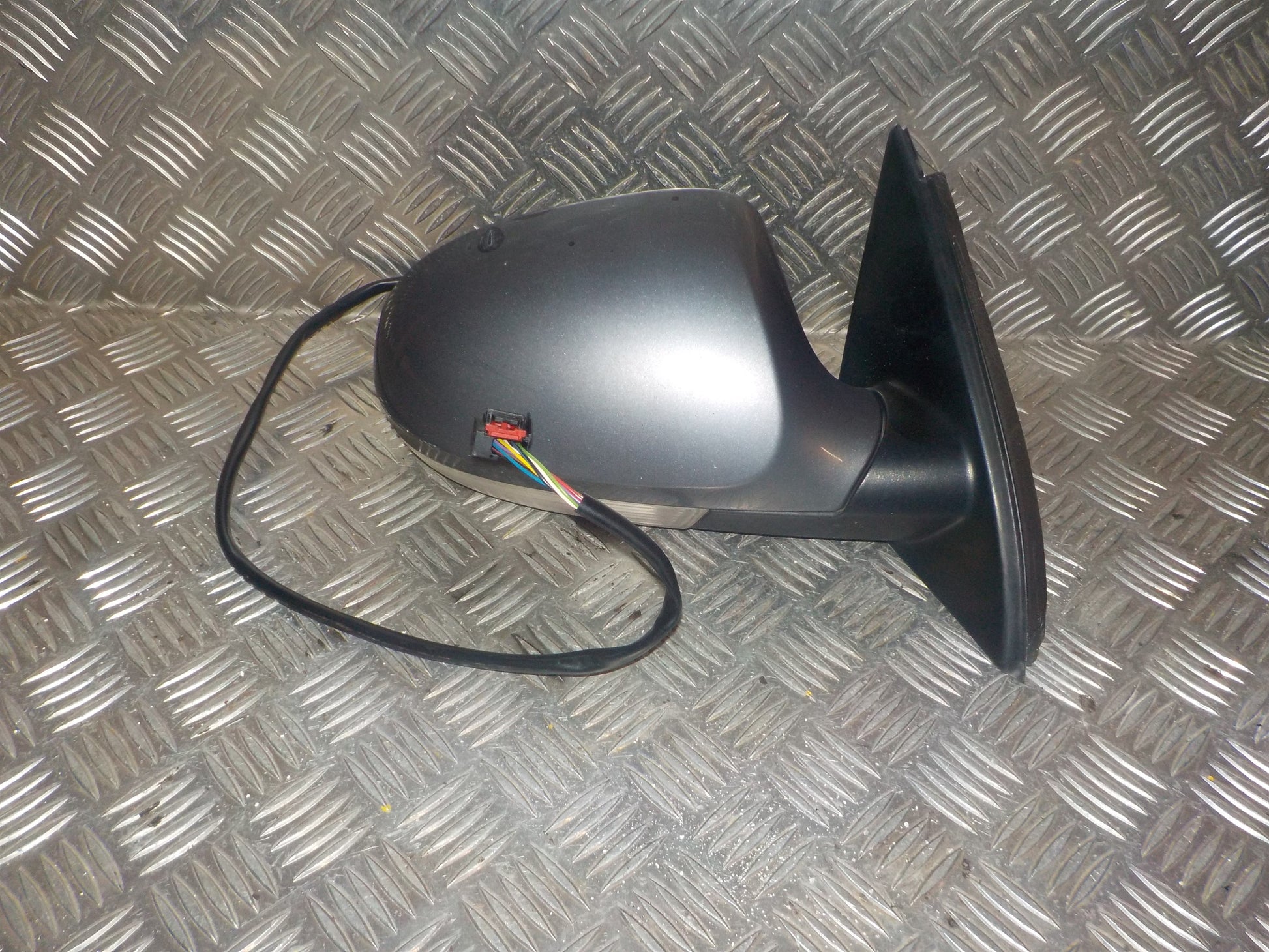 VW Passat 3C Sidespejl Med OEM Nr. 3C1857508CM Fra VW Ophugger