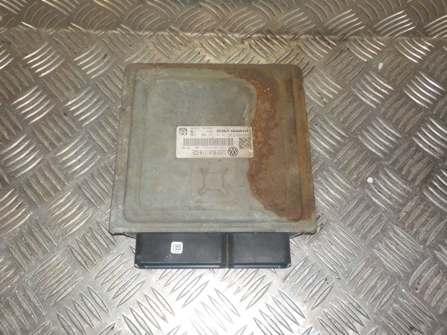 VW Passat 3C Motorstyring - Motorstyreboks - Injection Elboks Med OEM Nr. 03G906018CE Fra VW Ophugger