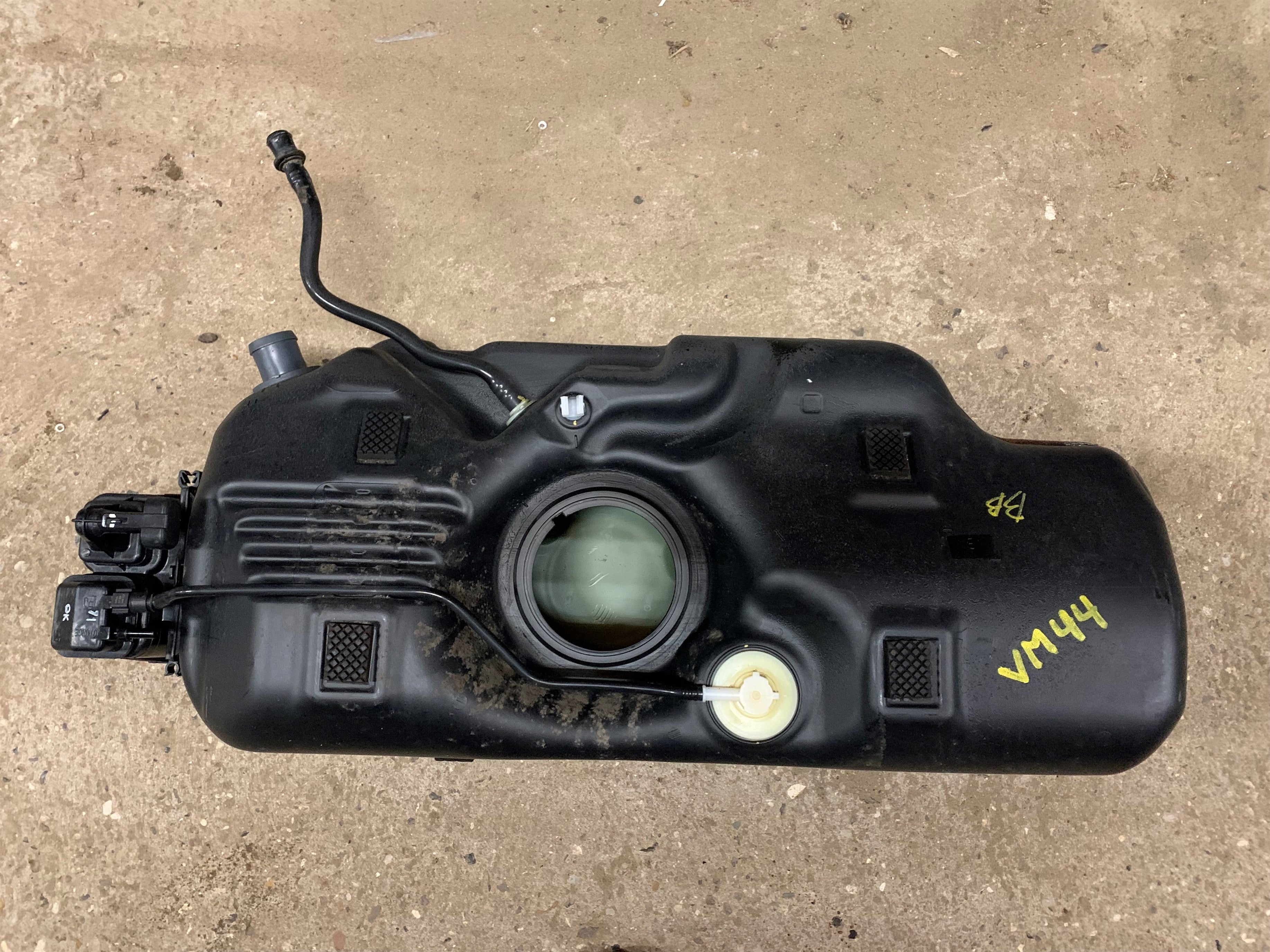 Opel Karl Tank Med OEM Nr. 95375694 Fra Opel Ophugger