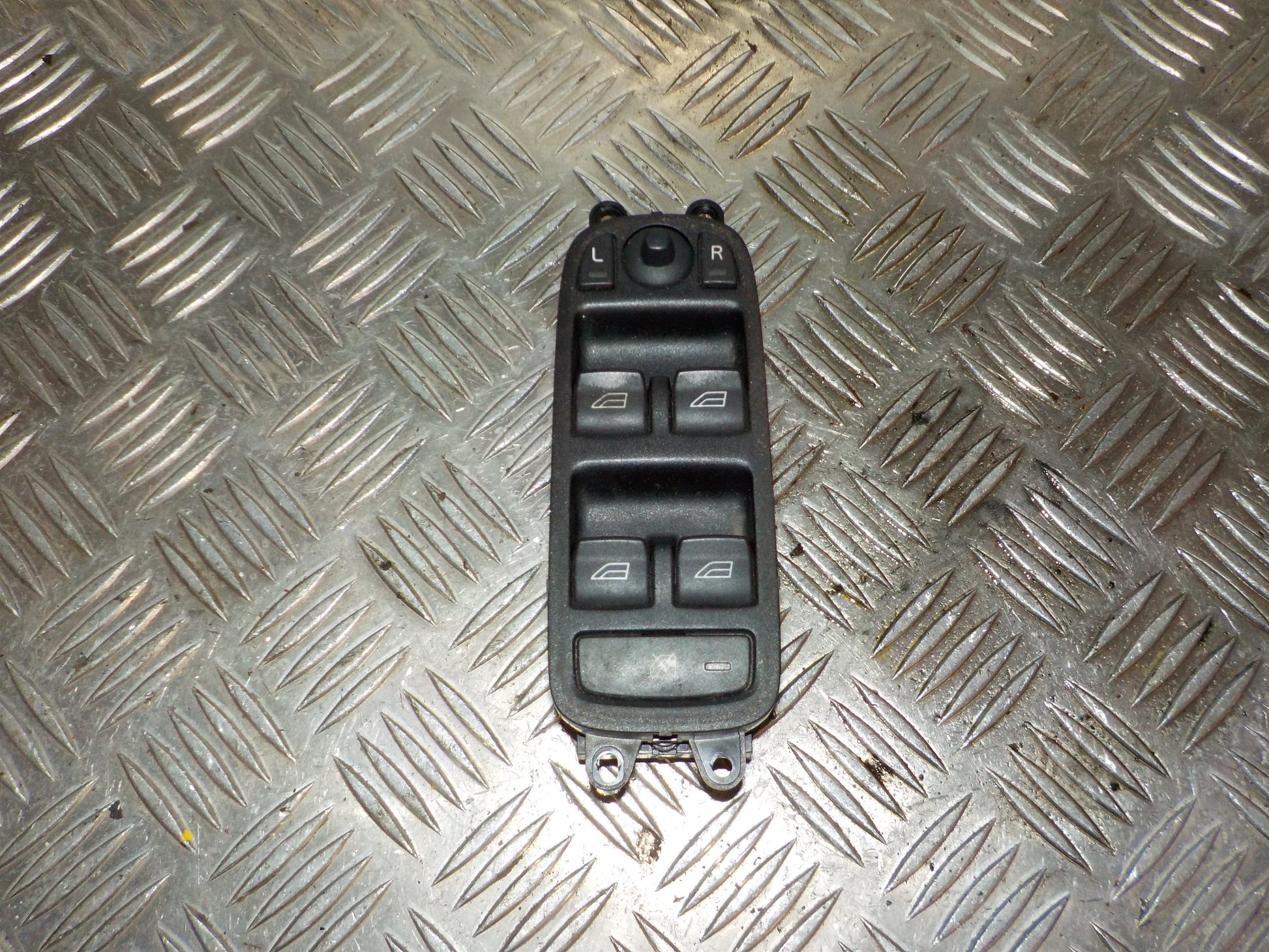 Volvo S40/V50 Kontakt Rudehejs Med OEM Nr. 30710787 Fra Volvo Ophugger