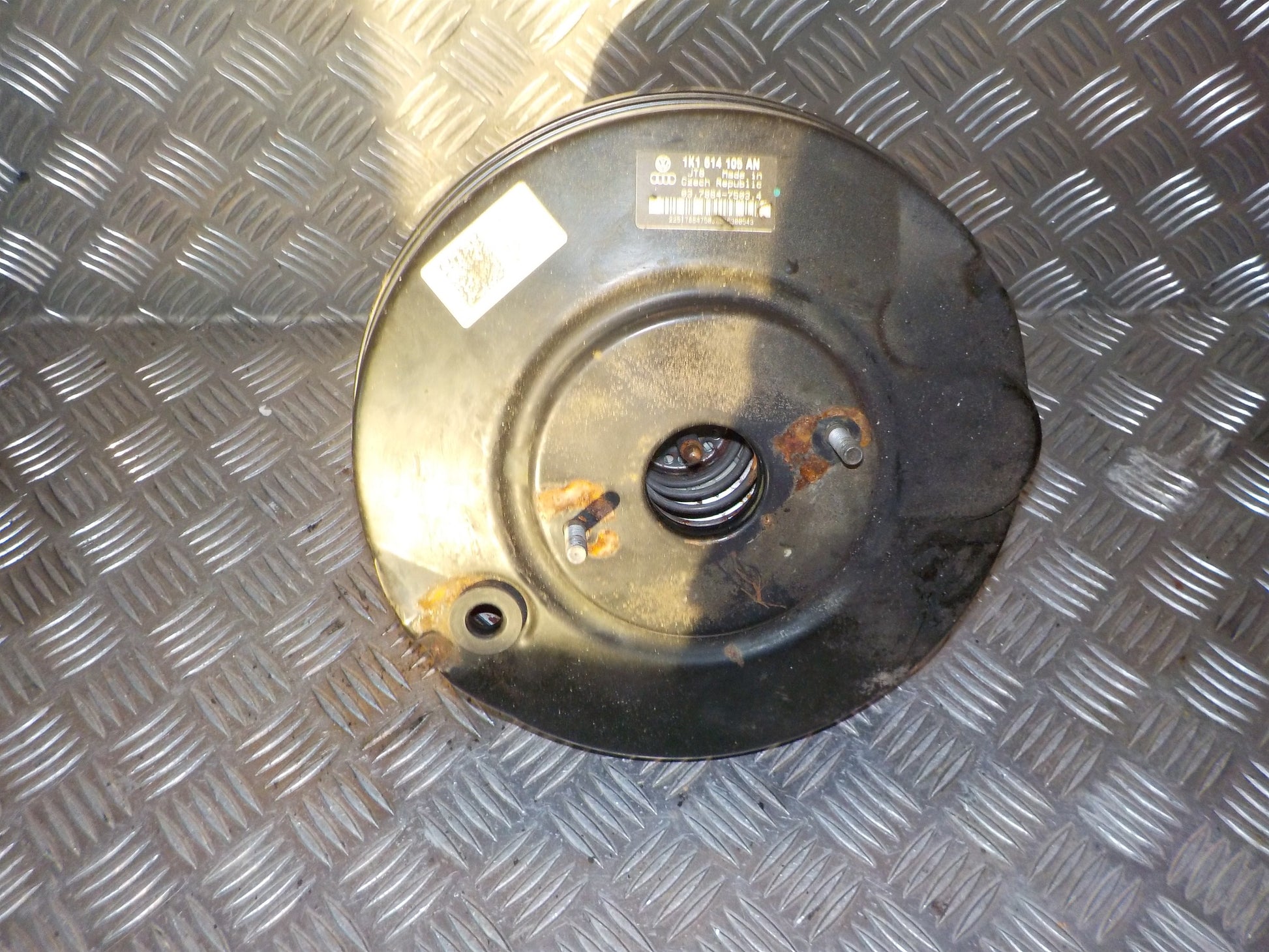 VW Golf 5 1K Bremseforstærker Med OEM Nr. 1K1614105AN Fra VW Ophugger
