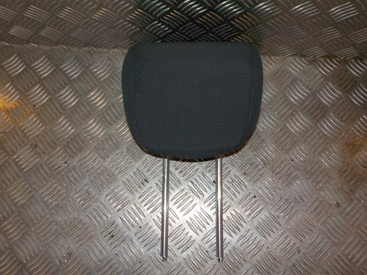 Ford Fiesta 7 Nakkestøtte Med OEM Nr. Ophugger Fra Ford Ophugger