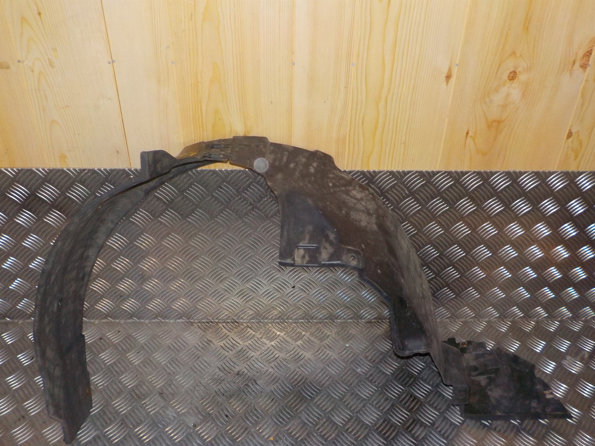 Opel Karl Inderskærm Med OEM Nr. 42702463 Fra Opel Ophugger