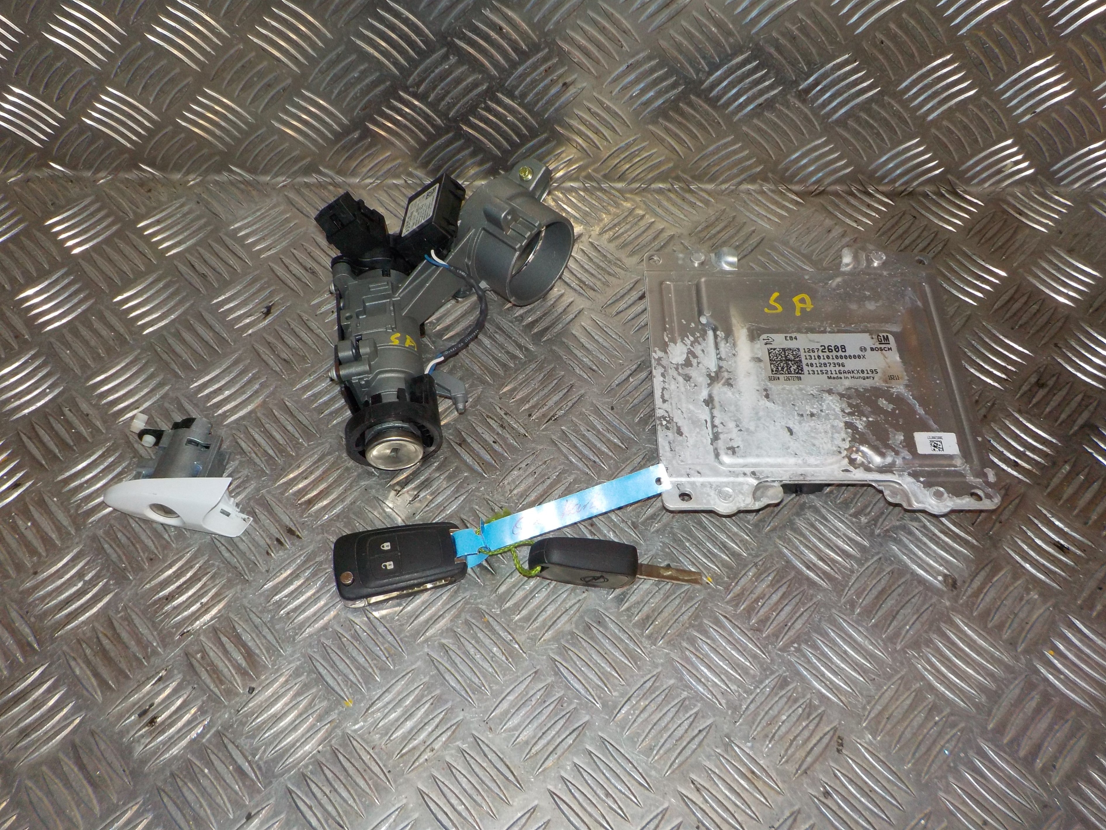 Opel Karl Motorstyring - Motorstyreboks - Injection Elboks Med OEM Nr. 401287396 Fra Opel Ophugger