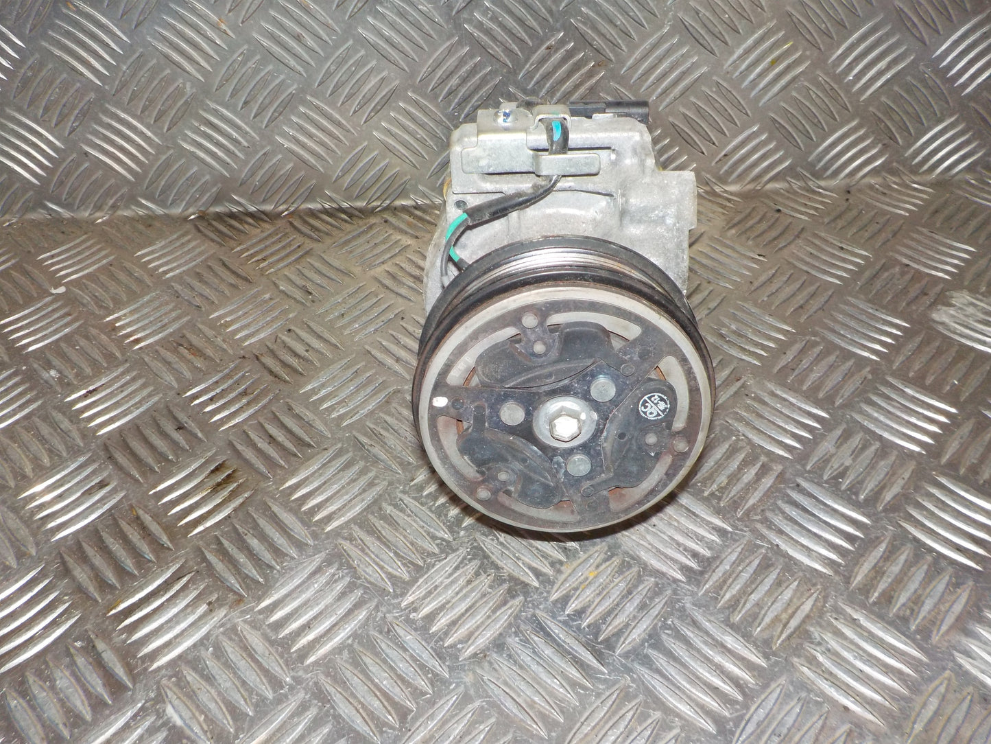 Opel Karl Aircondition Pumpe Med OEM Nr. 94551797 Fra Opel Ophugger