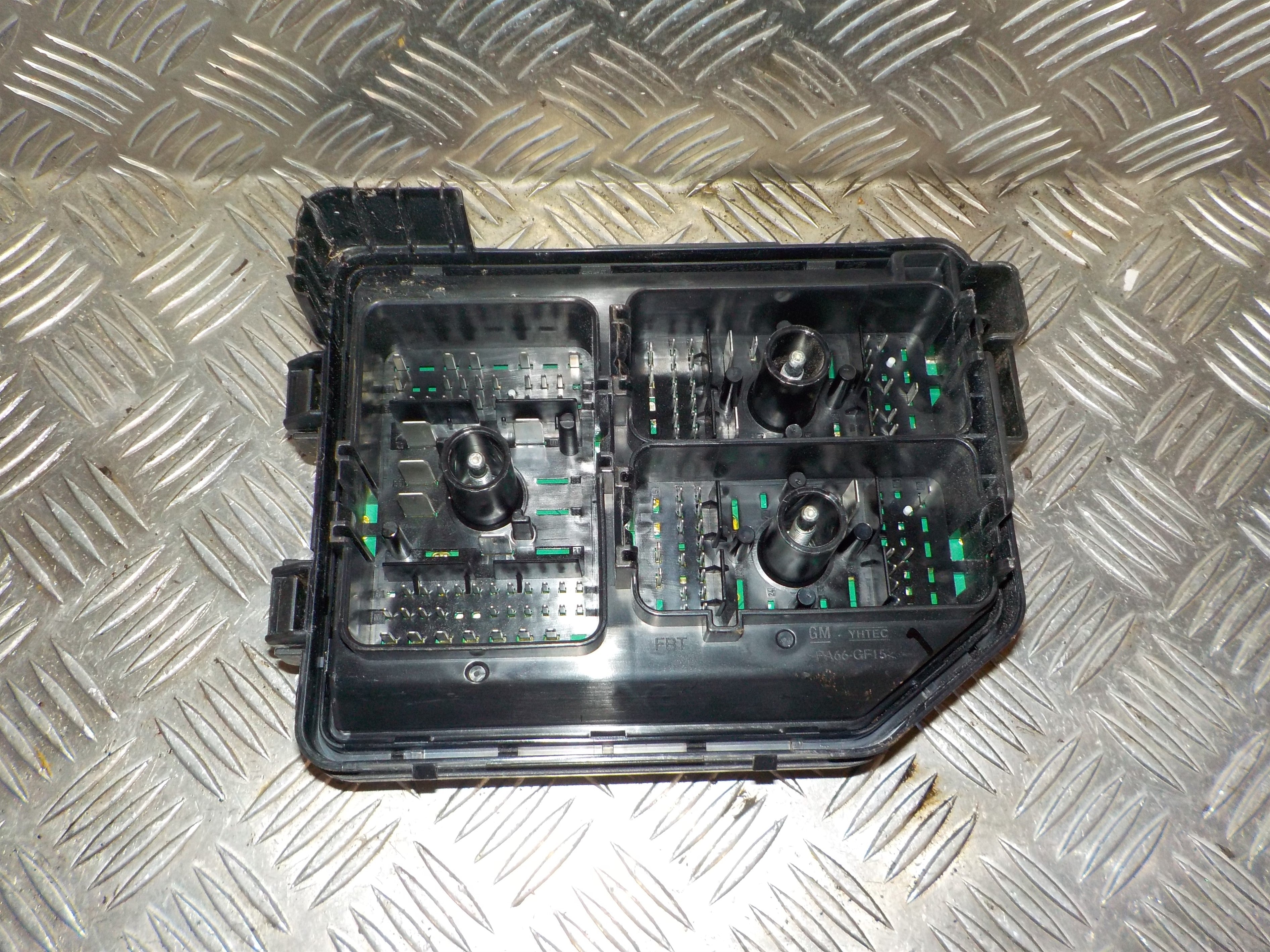 Opel Karl Sikringsboks Med OEM Nr. 42428760 Fra Opel Ophugger