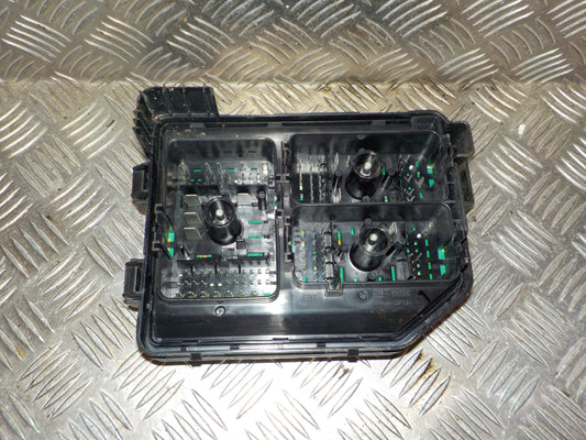 Opel Karl Sikringsboks Med OEM Nr. 42428760 Fra Opel Ophugger