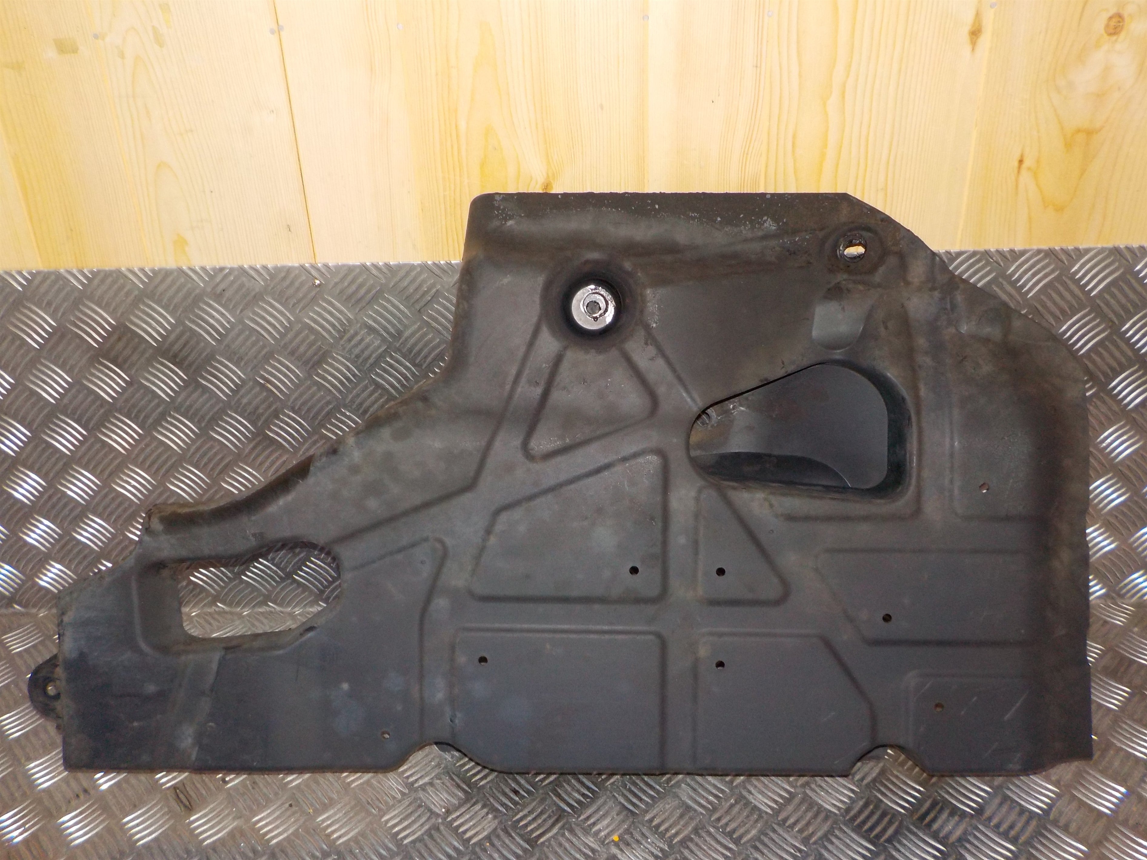 Ford S-Max 2 Motorskjold, Bund Med OEM Nr. EM2BR11779C Fra Ford Ophugger