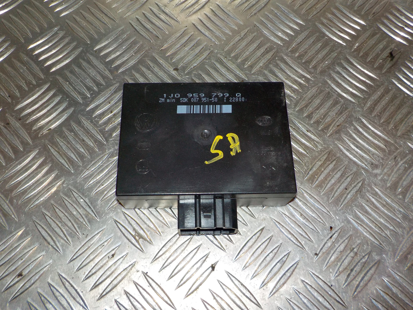 VW Golf 4 1J Bcm / Komfortkomputer Med OEM Nr. 1J0959799Q Fra VW Ophugger