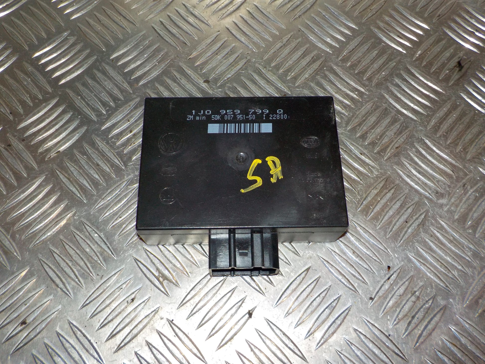 VW Golf 4 1J Bcm / Komfortkomputer Med OEM Nr. 1J0959799Q Fra VW Ophugger