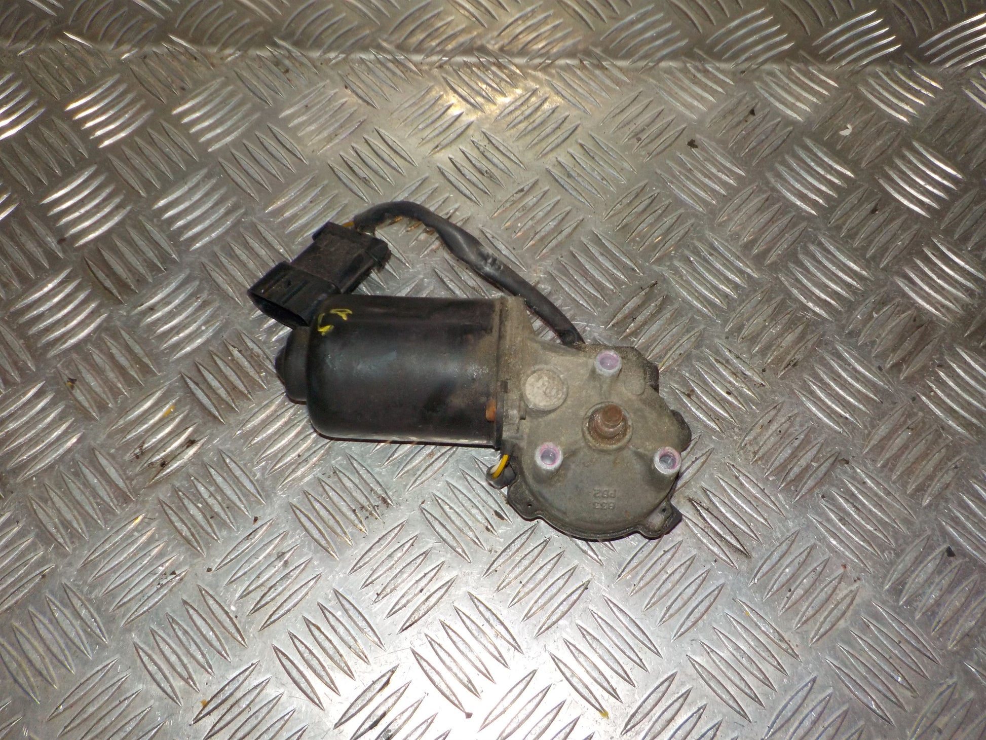 Opel Omega C Viskermotor Med OEM Nr. 22117137 Fra Opel Ophugger
