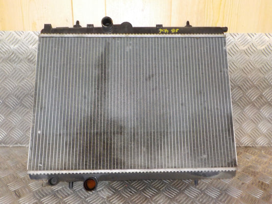 Peugeot 206 Køler Med OEM Nr. 133084 Fra Peugeot Ophugger