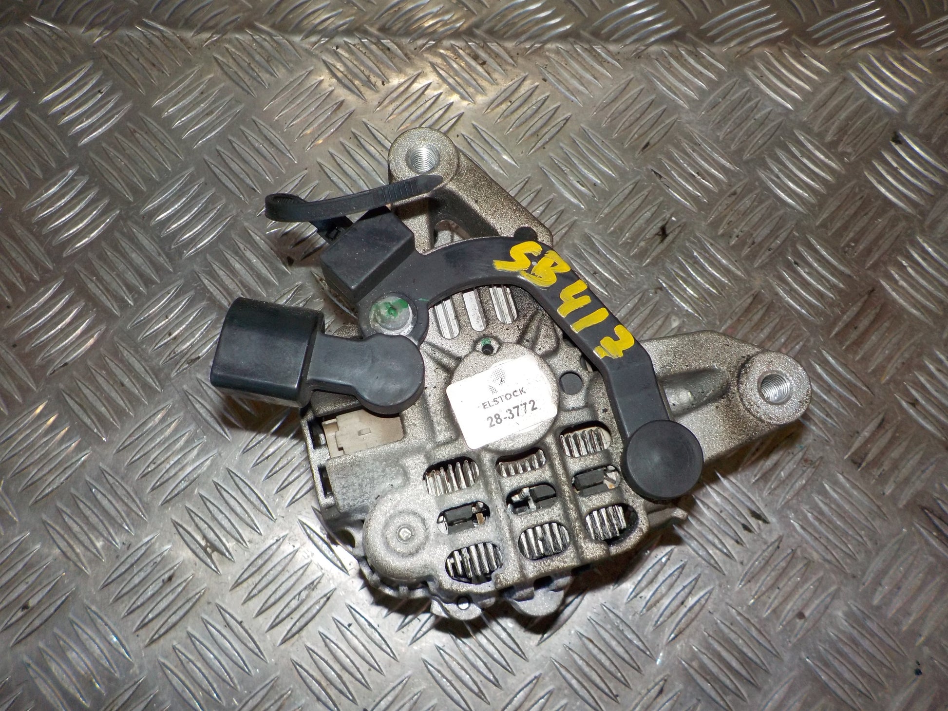 Peugeot 206 Generator Med OEM Nr. 57054T Fra Peugeot Ophugger