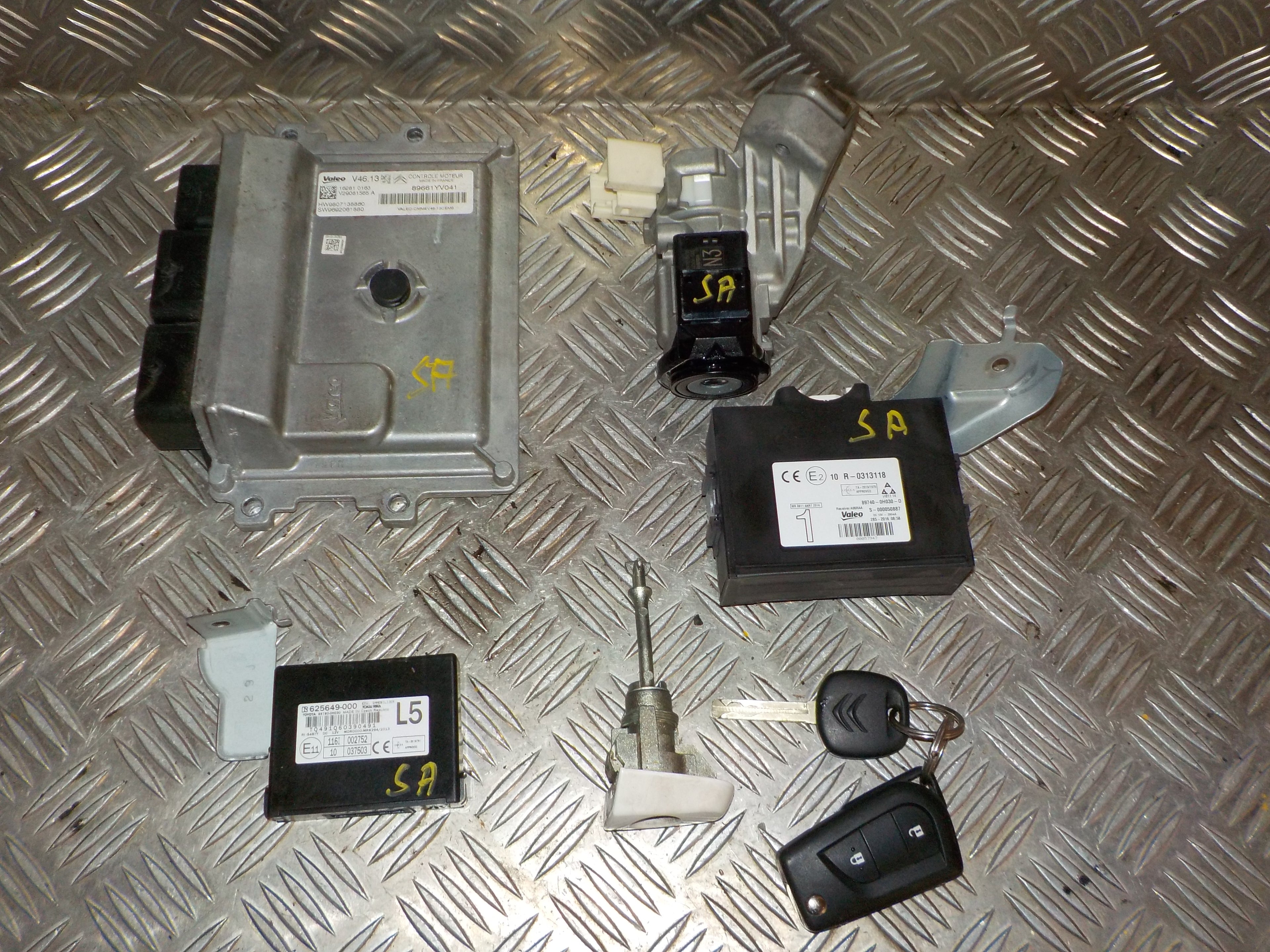 Citroen C1 Motorstyring - Motorstyreboks - Injection Elboks Med OEM Nr. 9807138880 Fra Citroen Ophugger
