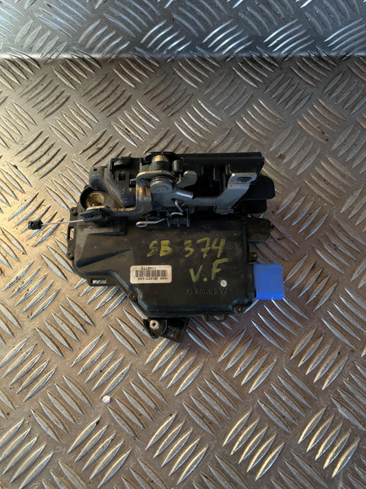 Skoda Fabia Dørlås Med OEM Nr. 3B1837015AM Fra Skoda Ophugger