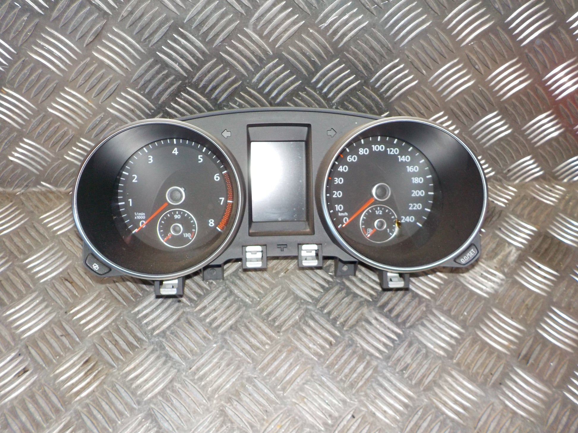 VW Golf 6 1K Speedometer - Instrument Med OEM Nr. 5K0920870B Fra VW Ophugger