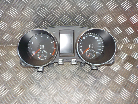 VW Golf 6 1K Speedometer - Instrument Med OEM Nr. 5K0920870B Fra VW Ophugger