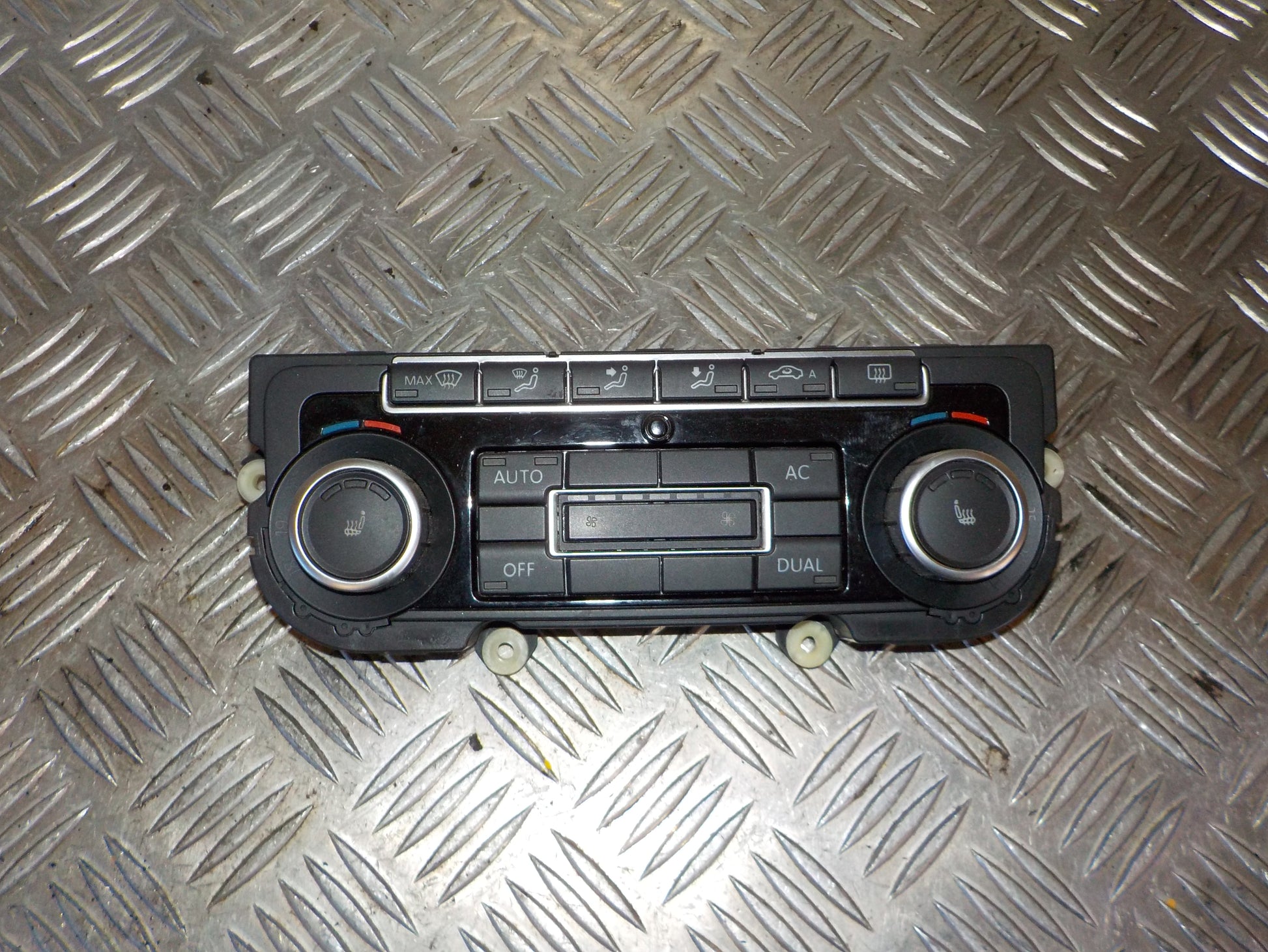 VW Golf 6 1K Varmeregulering Med OEM Nr. 5K0907044AK Fra VW Ophugger