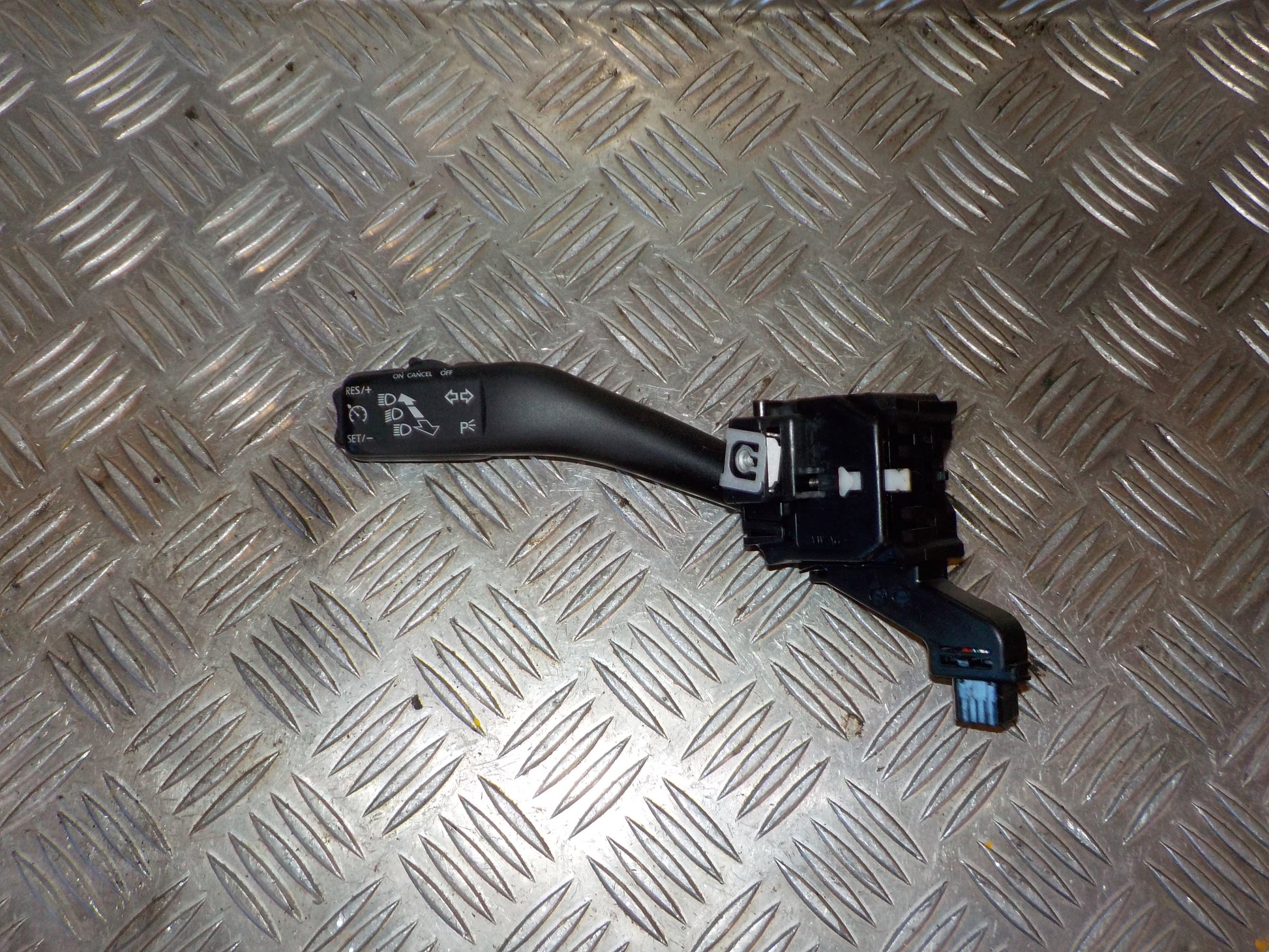 VW Golf 6 1K Kontakt Blink Med OEM Nr. 1K0953513G Fra VW Ophugger