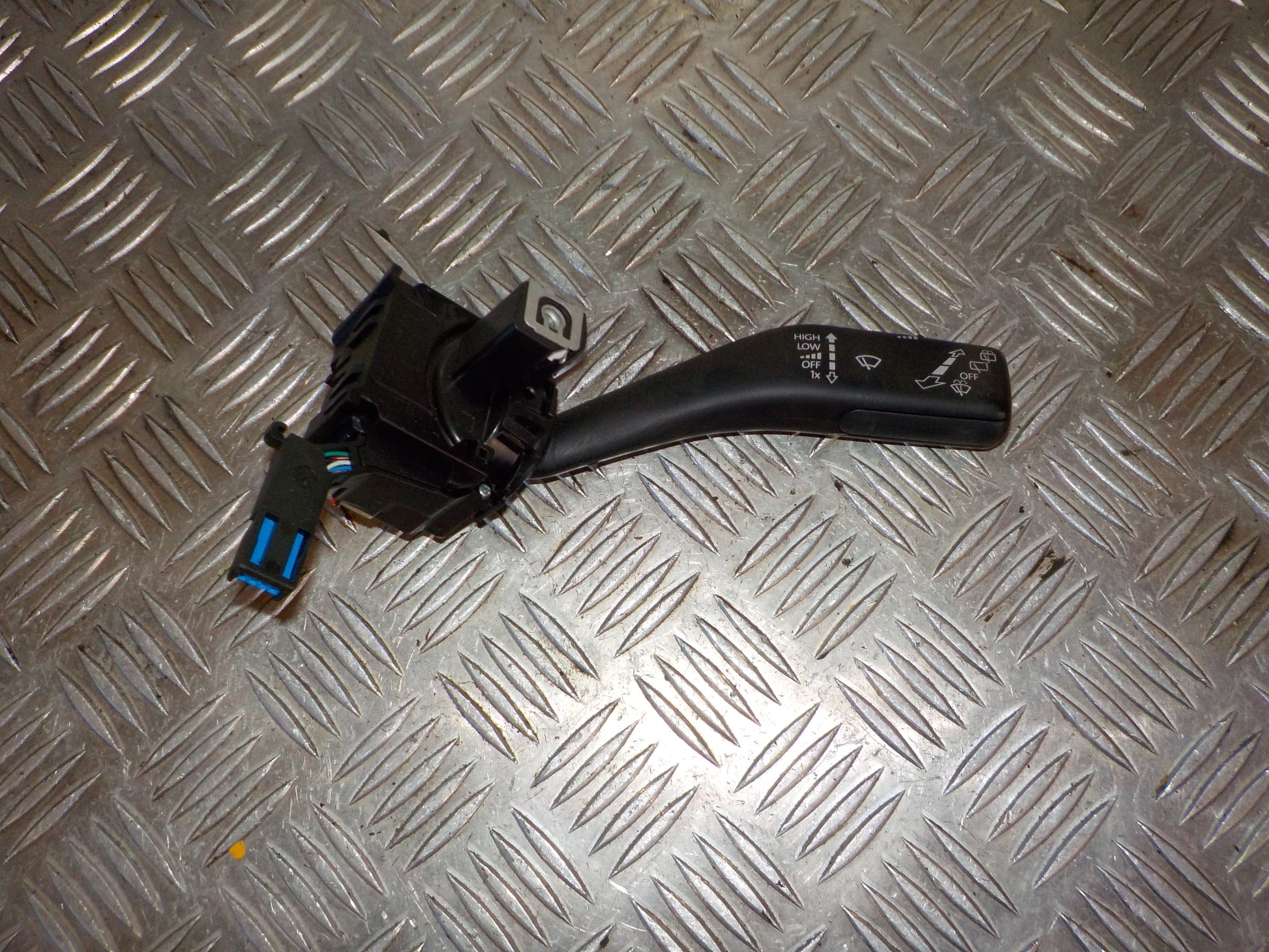 VW Golf 6 1K Kontakt Visker Med OEM Nr. 1K0953519H Fra VW Ophugger