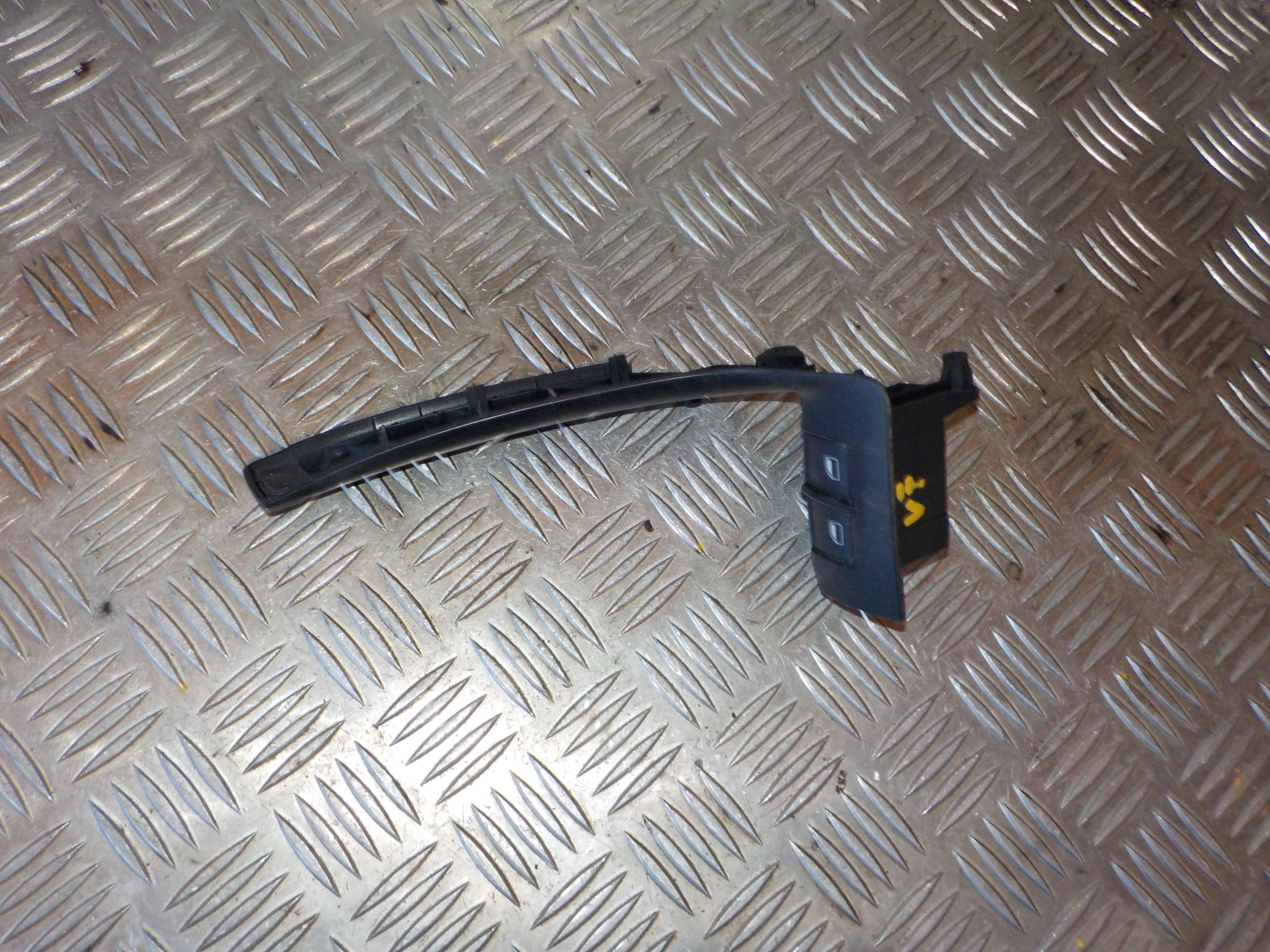Audi A3 Kontakt Rudehejs Med OEM Nr. 8Z0959851G Fra Audi Ophugger