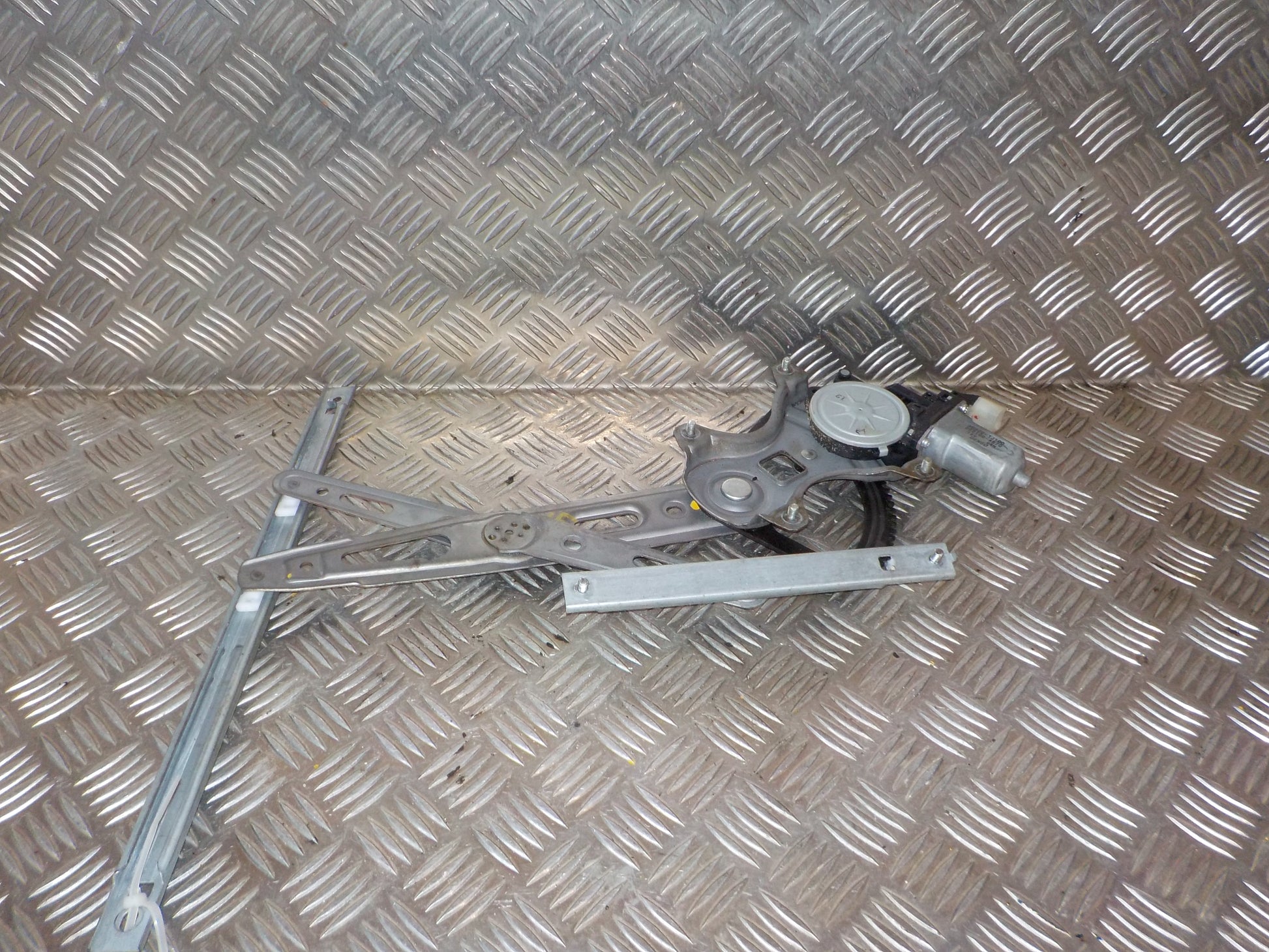 Hyundai I20 NL Rudemotor - Rudehejs Med OEM Nr. 988201J100 Fra Hyundai Ophugger