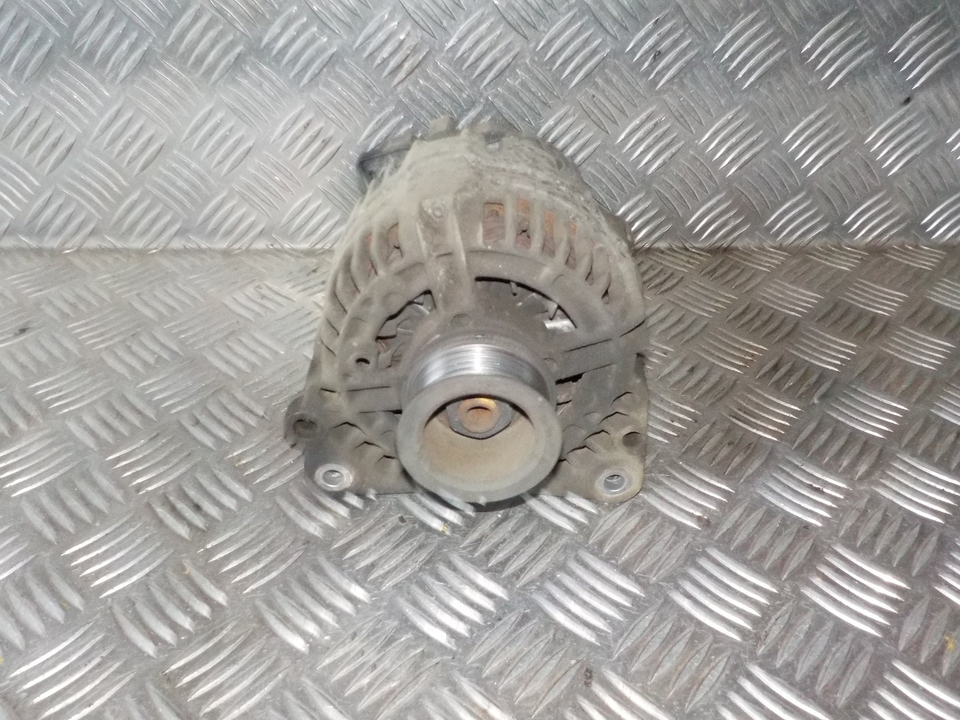 VW Golf 4 1J Generator Med OEM Nr. 037903025E Fra VW Ophugger