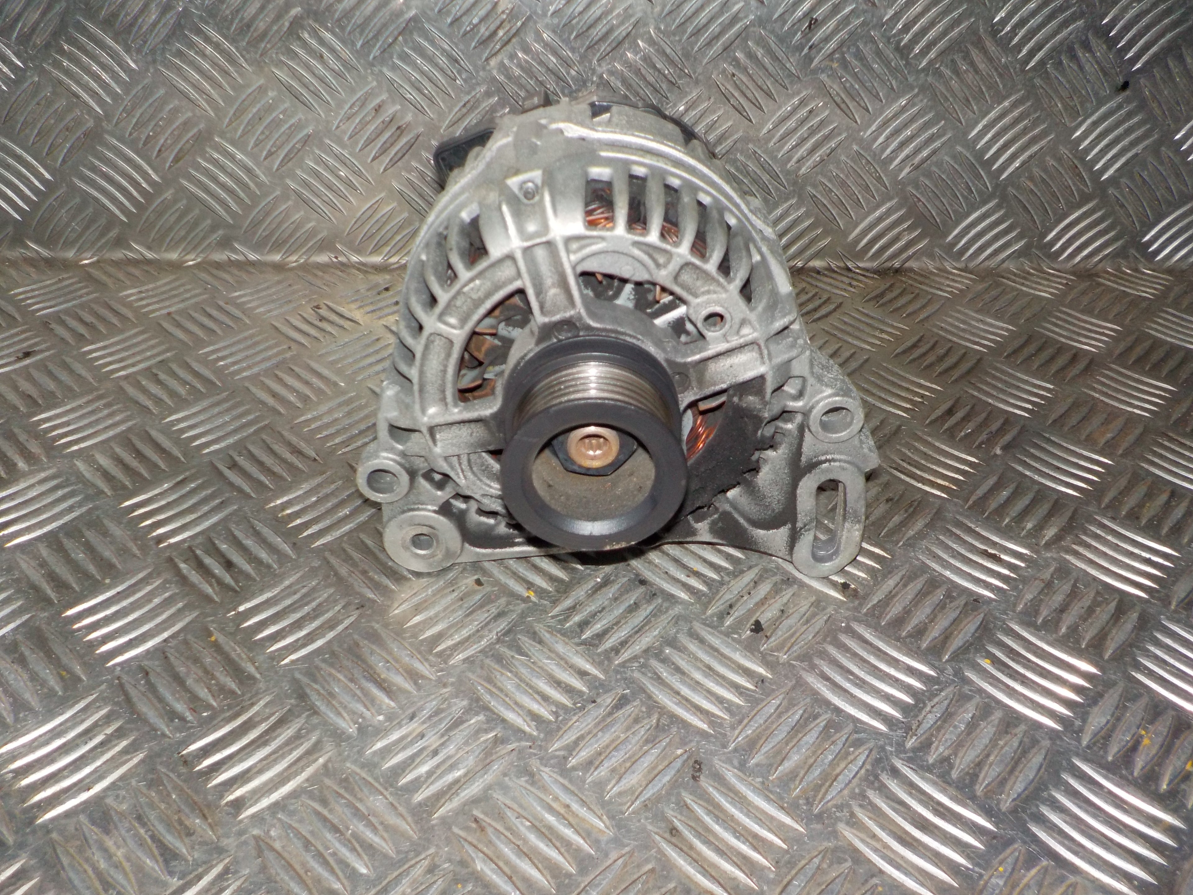 VW Fox 5Z Generator Med OEM Nr. 045903023C Fra VW Ophugger