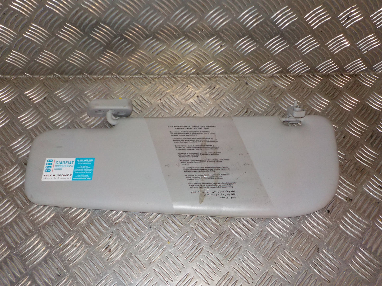 Fiat Doblo Solskærm Med OEM Nr. 735677608 Fra Fiat Ophugger