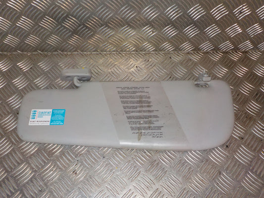 Fiat Doblo Solskærm Med OEM Nr. 735677608 Fra Fiat Ophugger