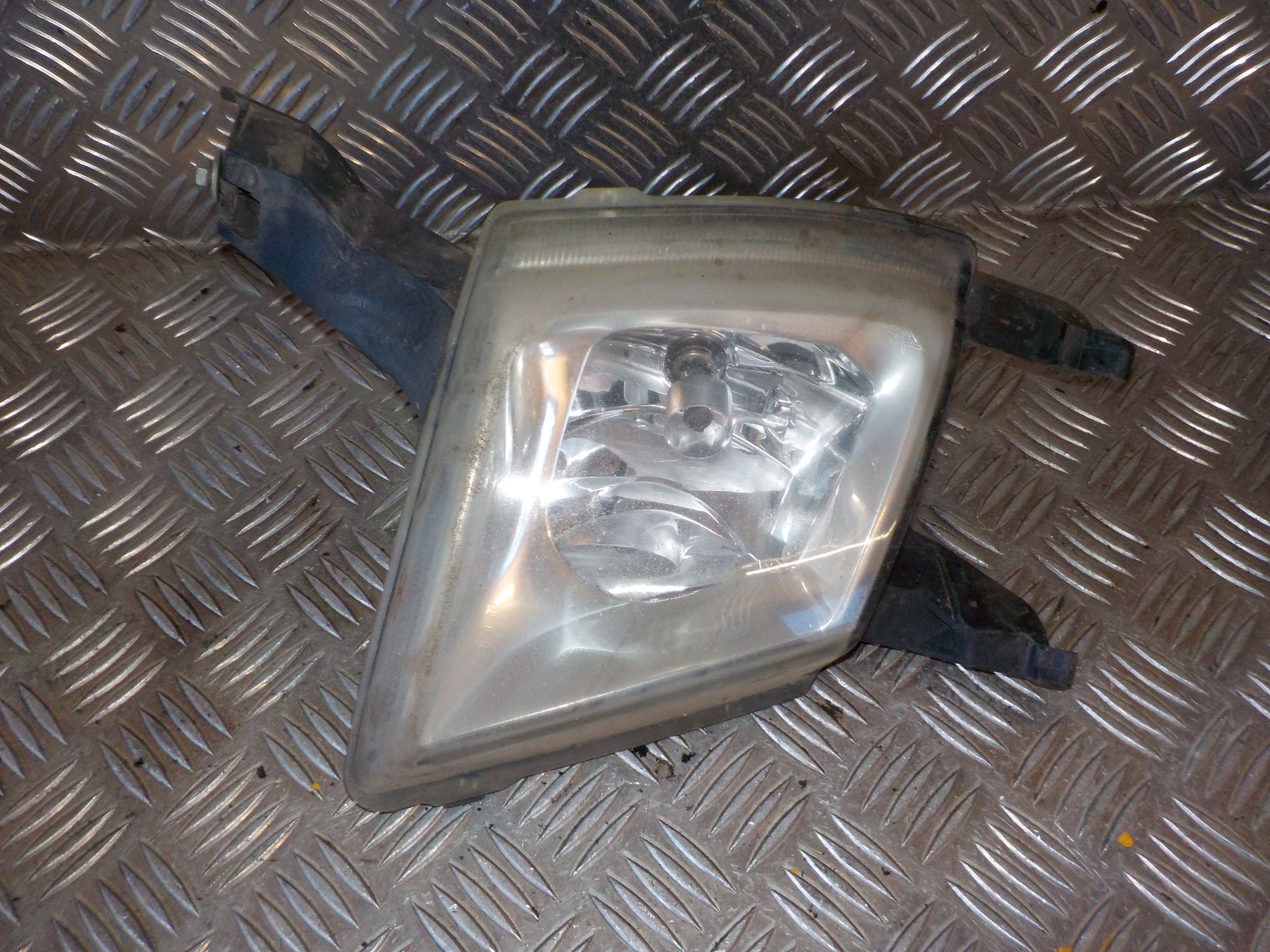 Peugeot 407 Tågelygte For Med OEM Nr. 620636 Fra Peugeot Ophugger