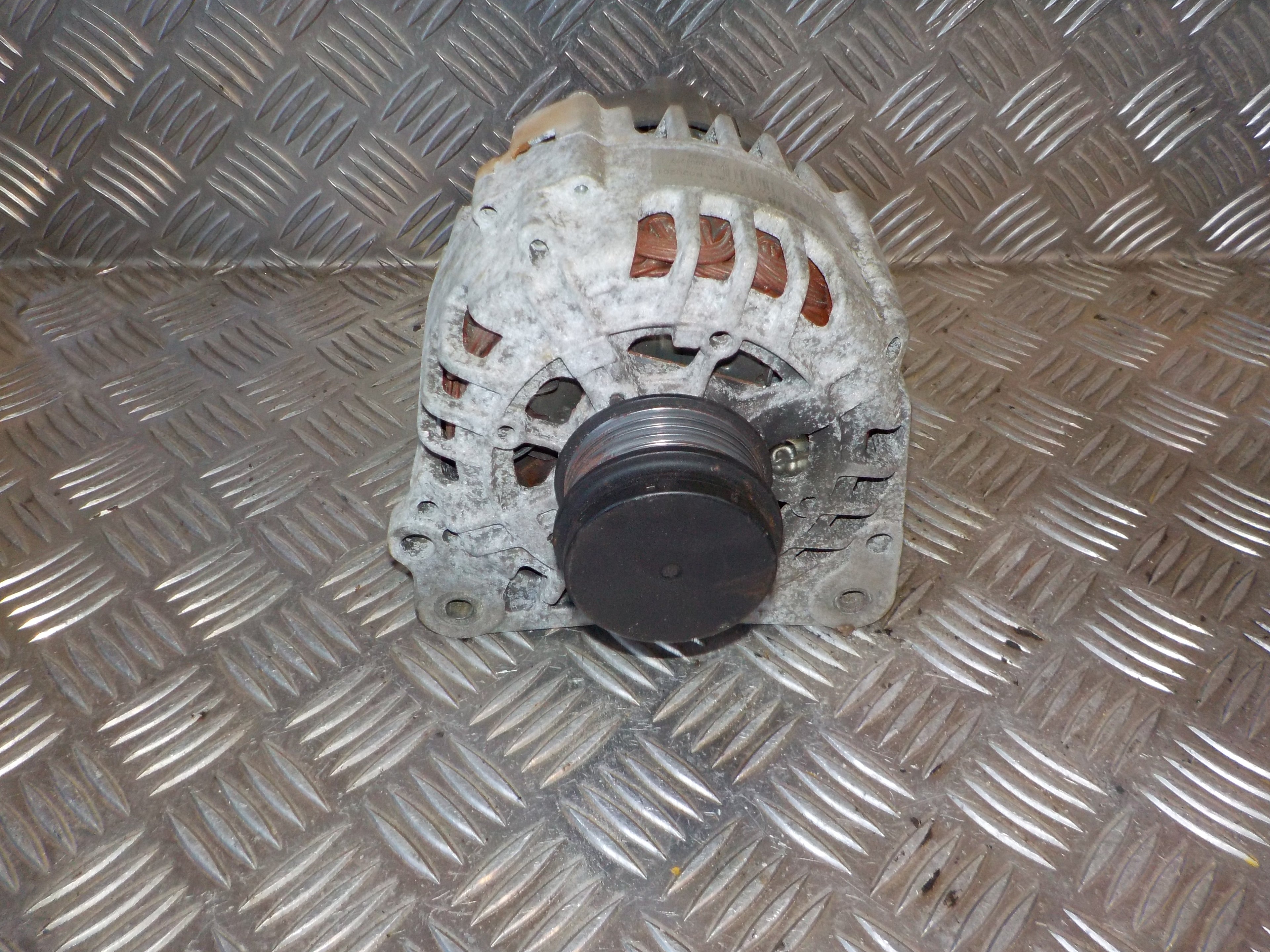Audi A4 Generator Med OEM Nr. 1406388 Fra Audi Ophugger